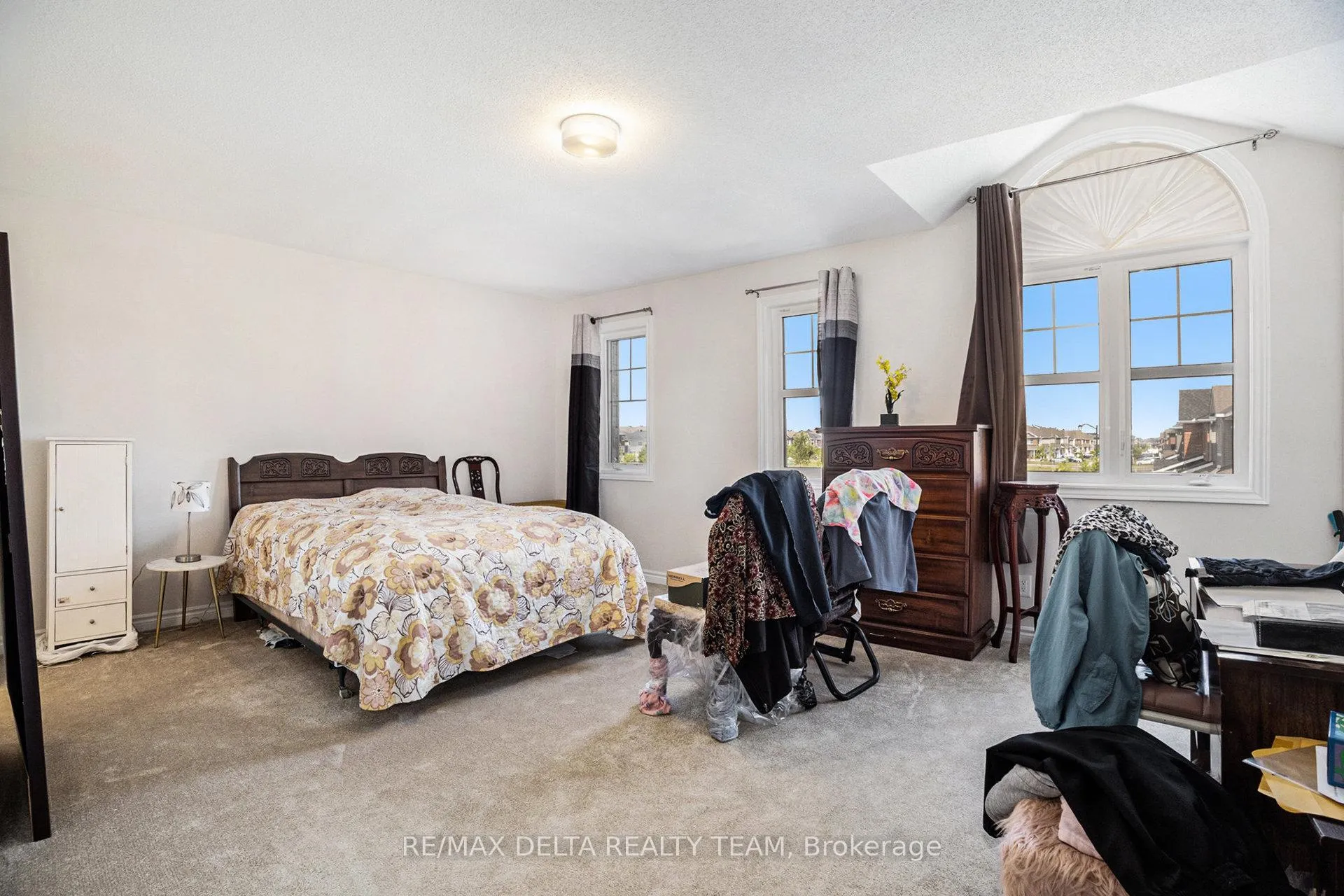Photo 10 of 822 Henslow's Circle, Ottawa, Avalon West — HOMEH