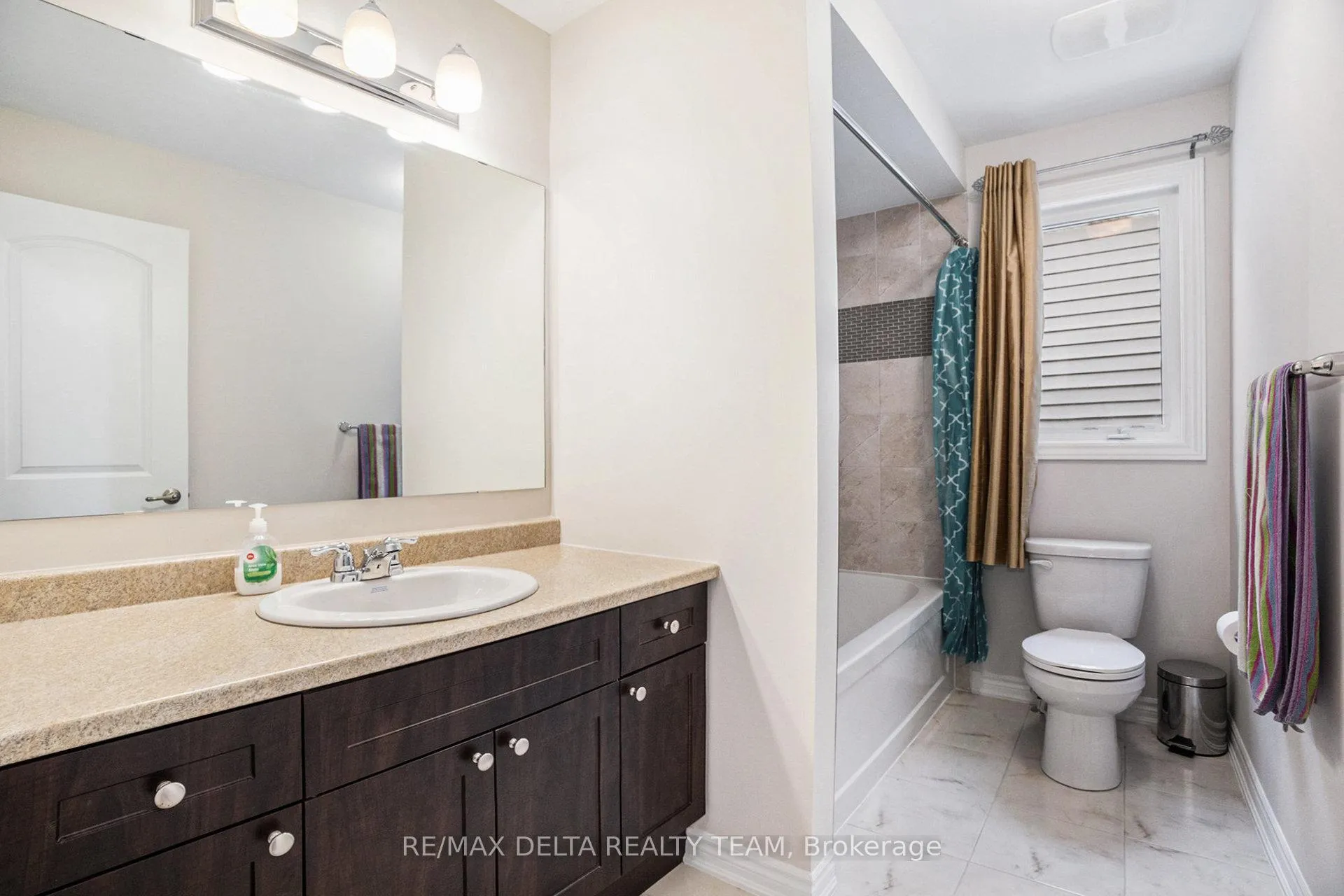 Photo 11 of 822 Henslow's Circle, Ottawa, Avalon West — HOMEH