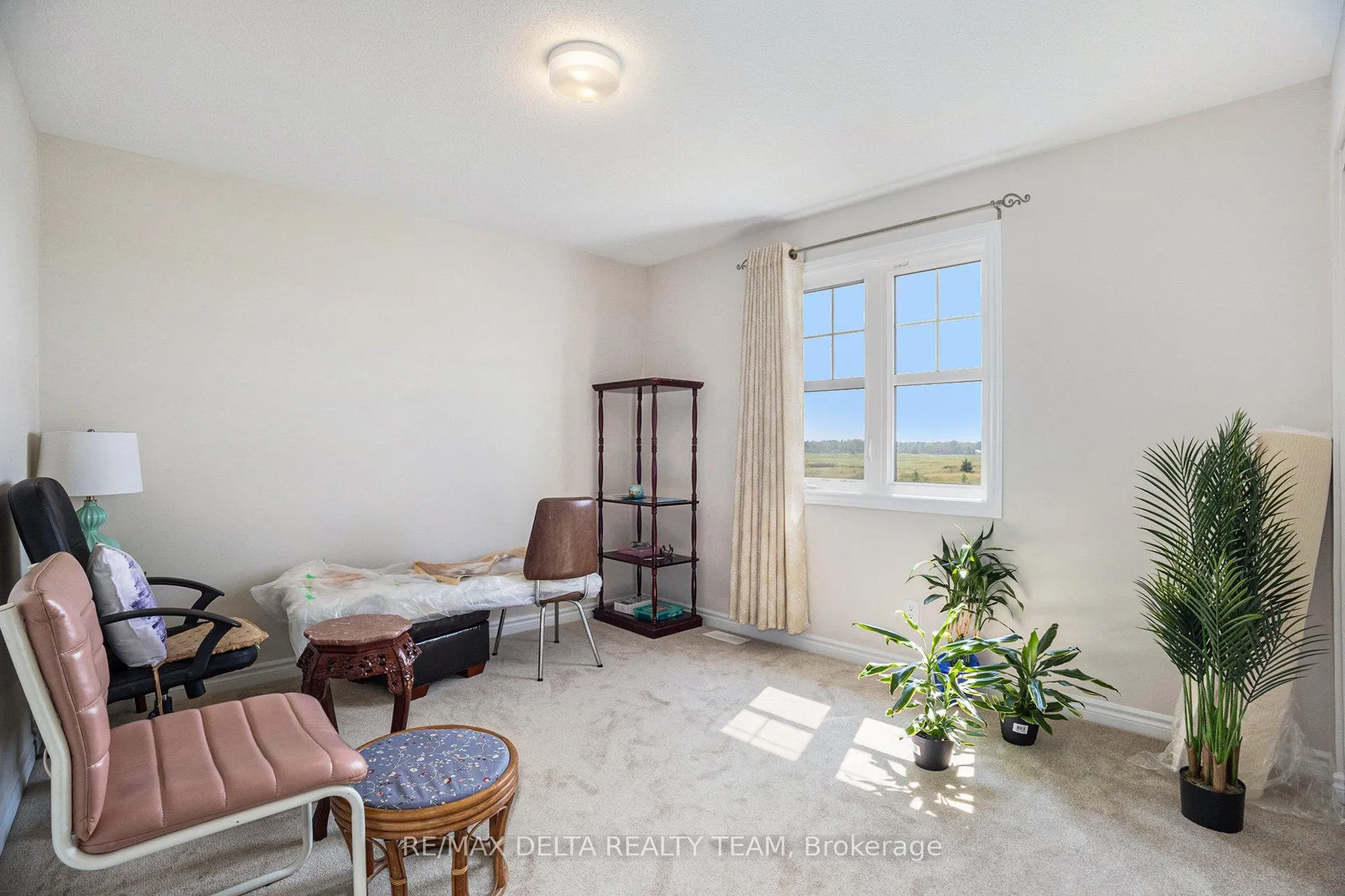 Photo 12 of 822 Henslow's Circle, Ottawa, Avalon West — HOMEH