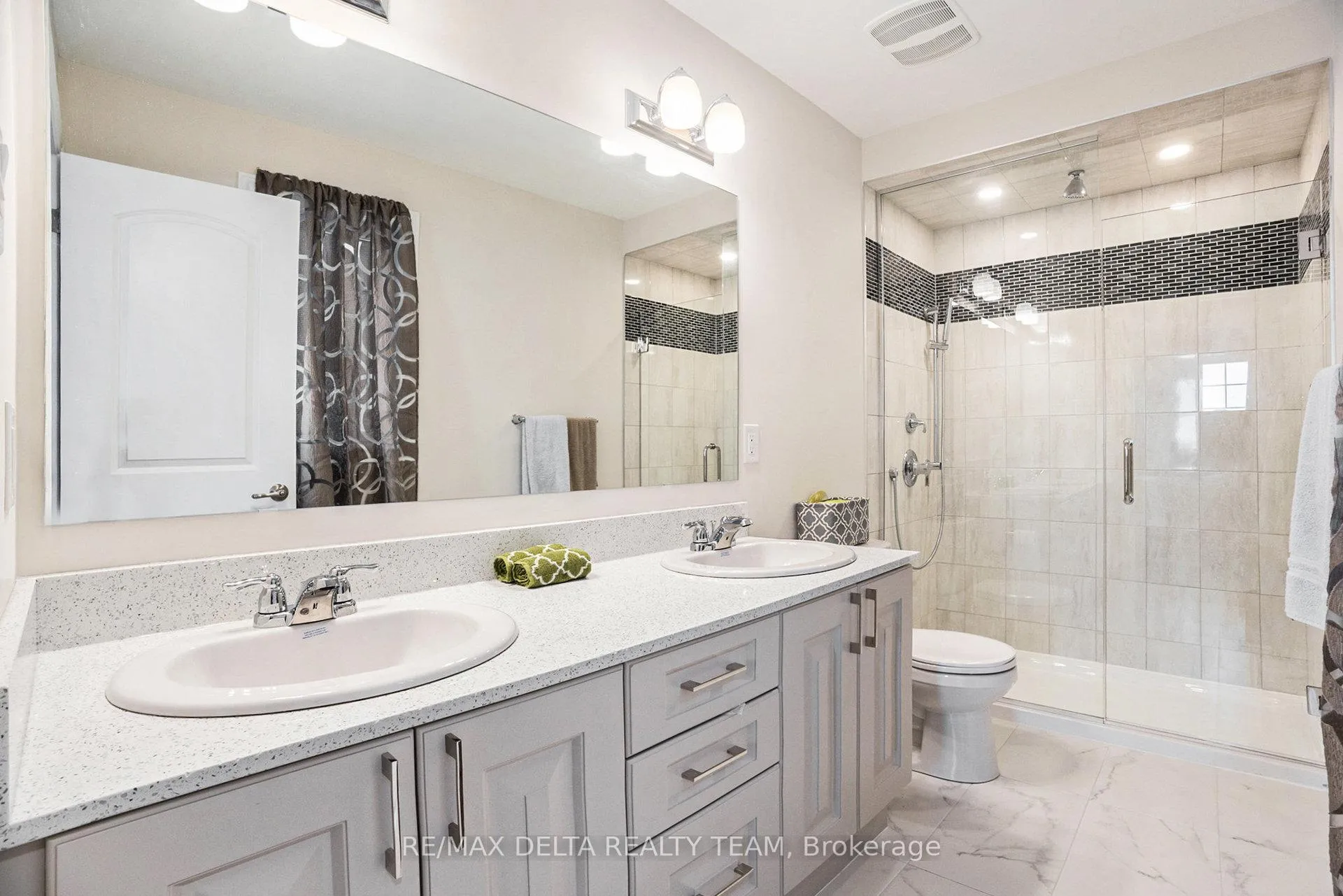 Photo 14 of 822 Henslow's Circle, Ottawa, Avalon West — HOMEH
