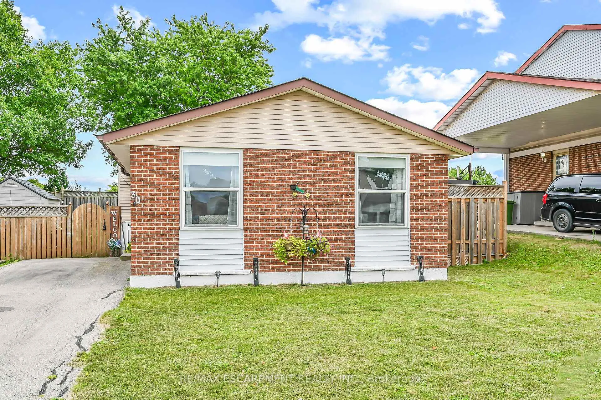Photo 2 of 30 Hopewell Crescent, Hamilton, Stoney Creek — HOMEH
