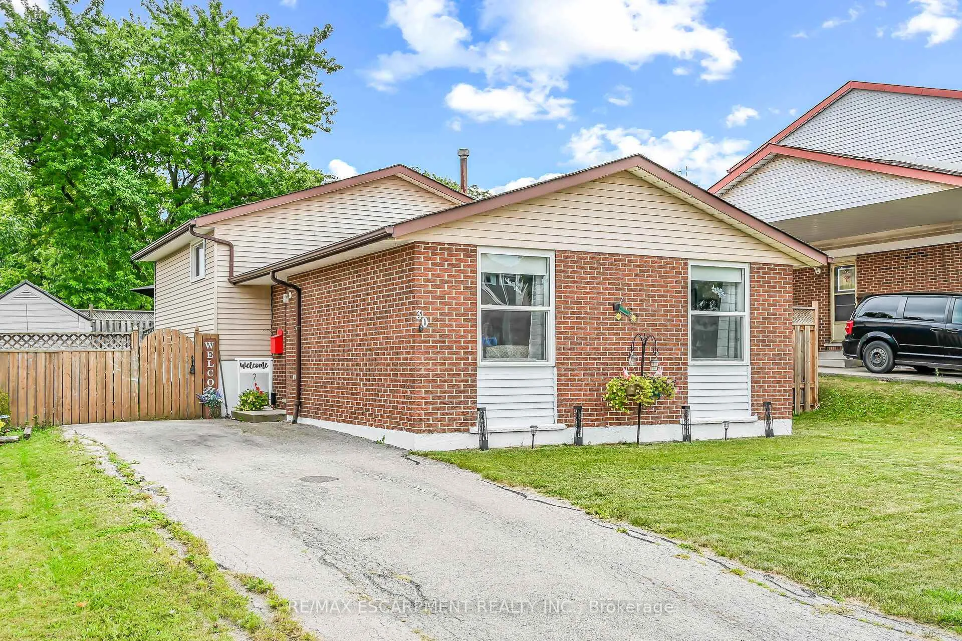 Photo 3 of 30 Hopewell Crescent, Hamilton, Stoney Creek — HOMEH