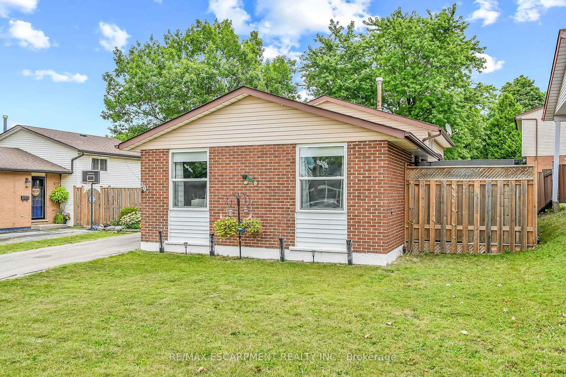 Photo 4 of 30 Hopewell Crescent, Hamilton, Stoney Creek — HOMEH