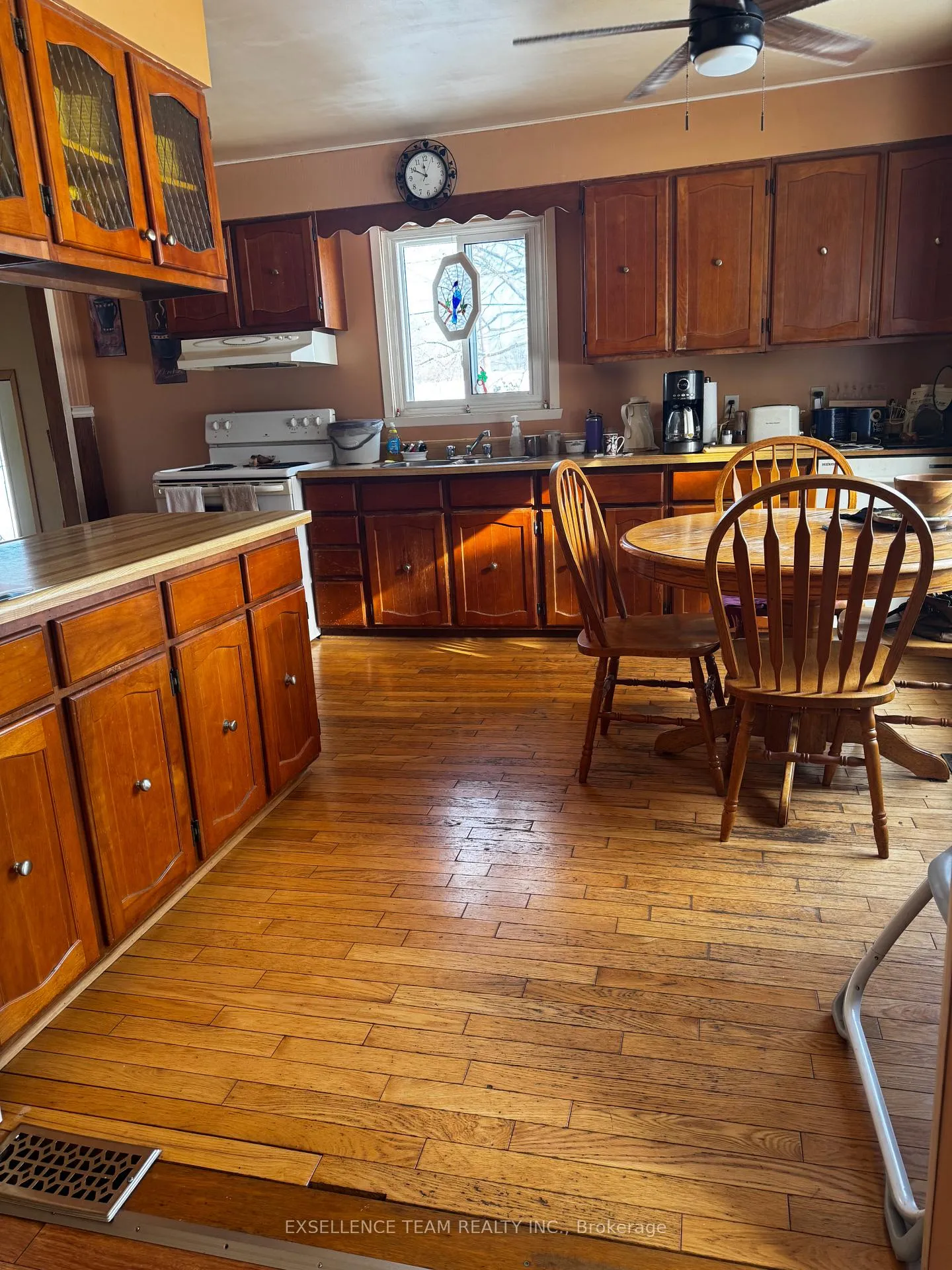 Photo 3 of 1300 Gallinger Avenue, Cornwall — HOMEH