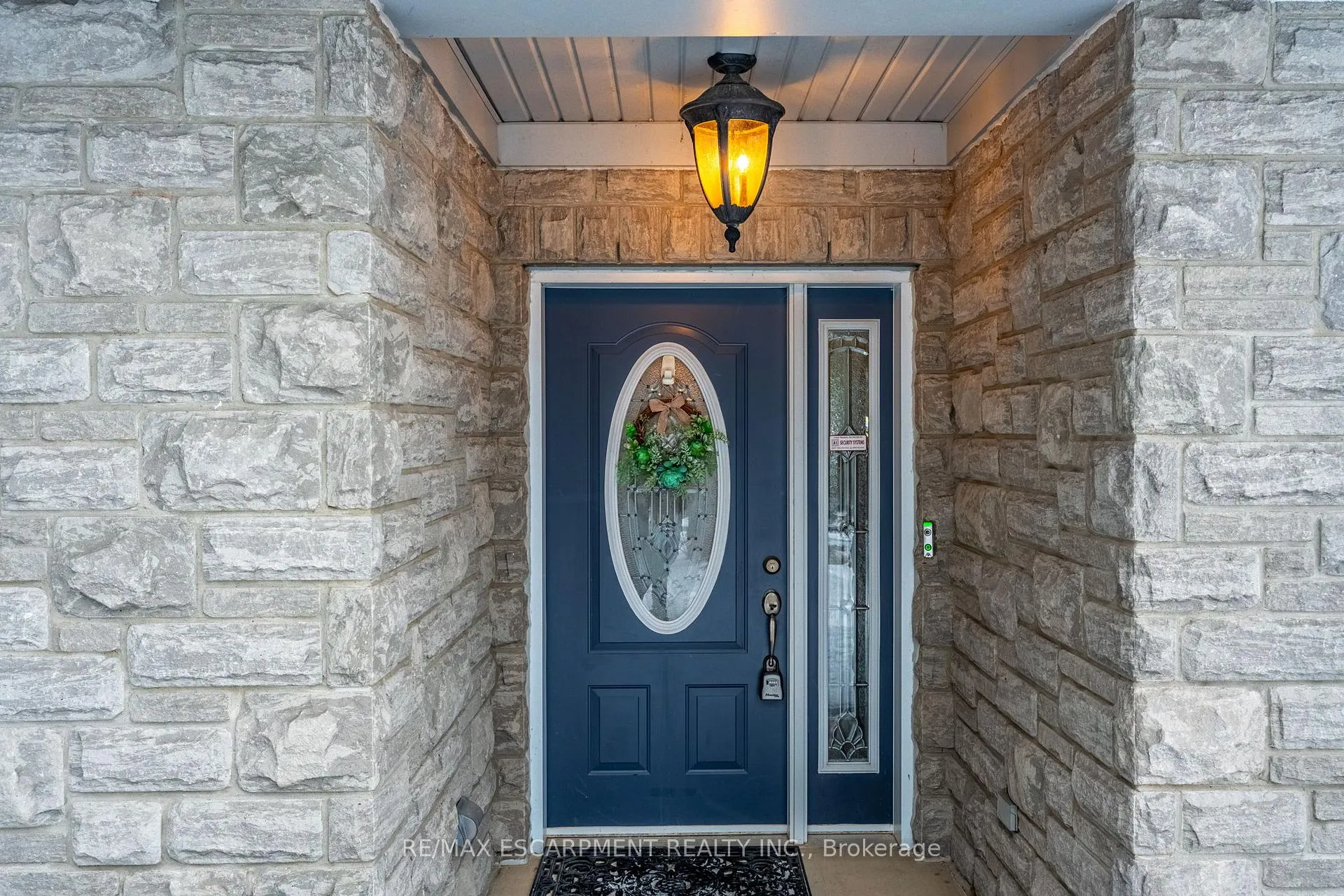 Photo 5 of 715 Robson Road, Hamilton, Rural Flamborough — HOMEH