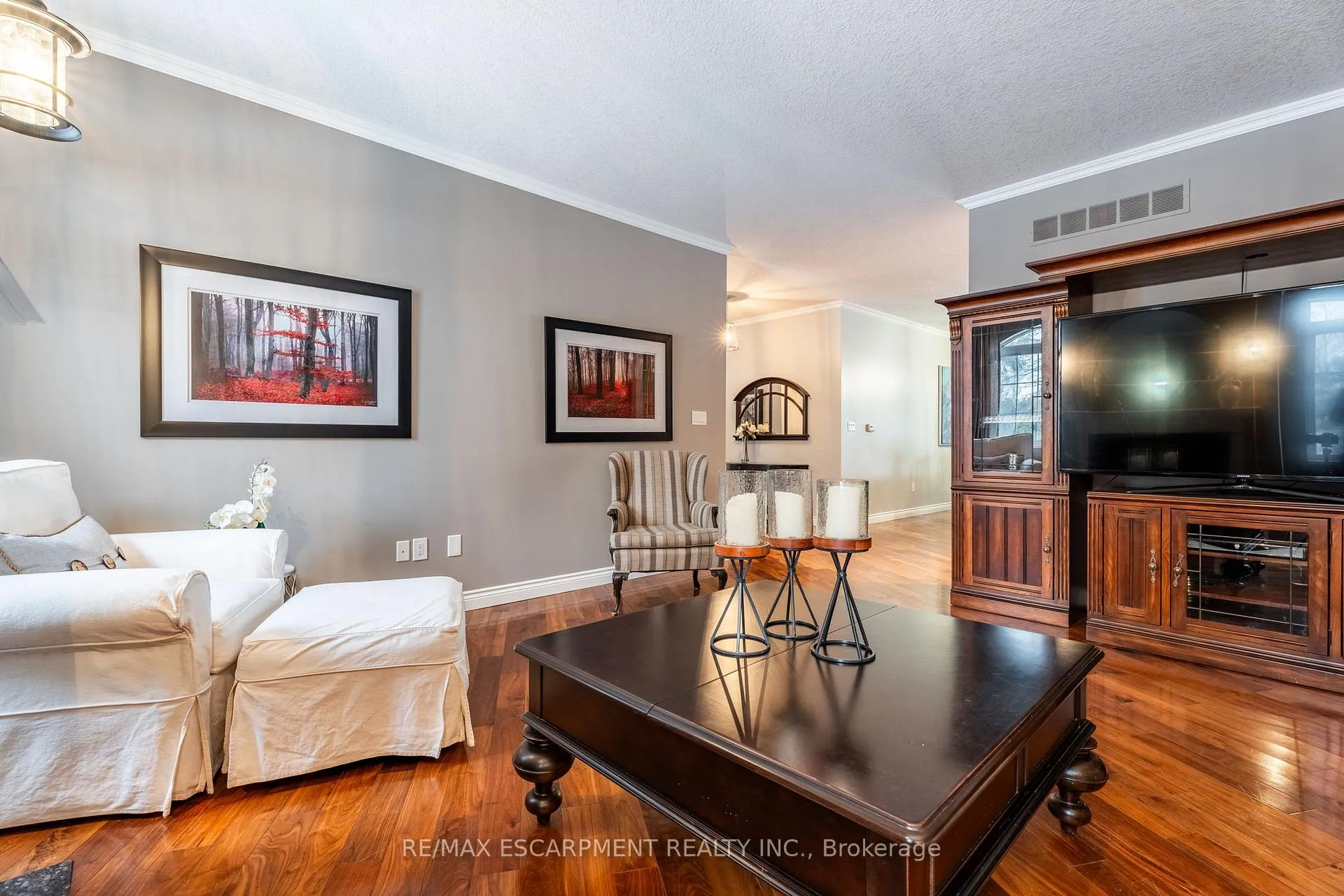 Photo 8 of 715 Robson Road, Hamilton, Rural Flamborough — HOMEH