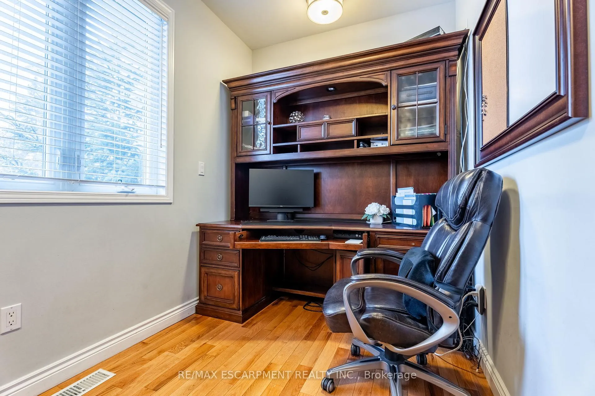 Photo 21 of 715 Robson Road, Hamilton, Rural Flamborough — HOMEH