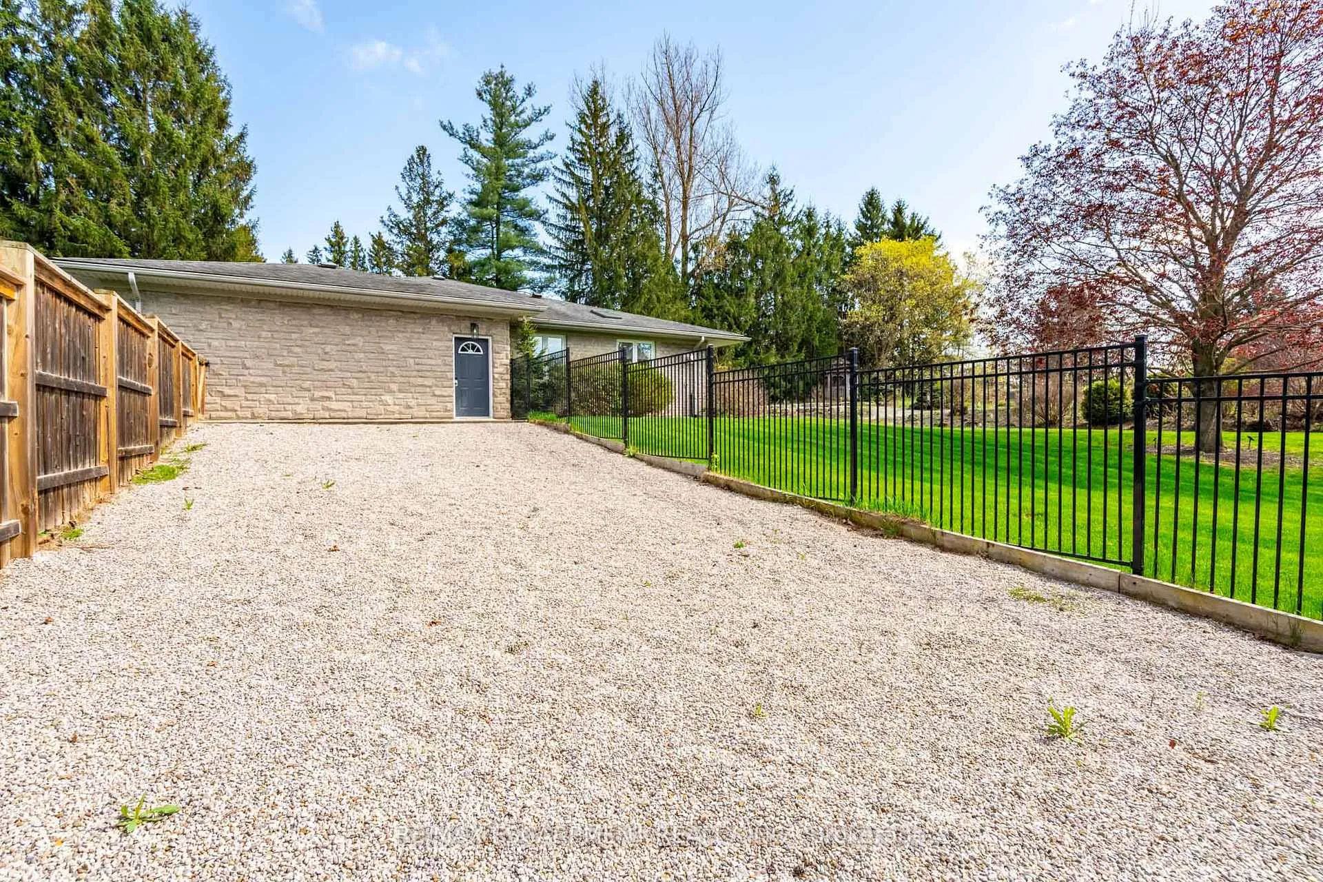 Photo 41 of 715 Robson Road, Hamilton, Rural Flamborough — HOMEH