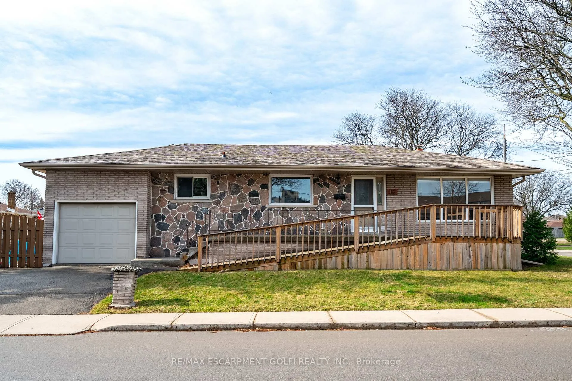 Photo 1 of 16 Gatineau Drive, Hamilton, Lisgar — HOMEH