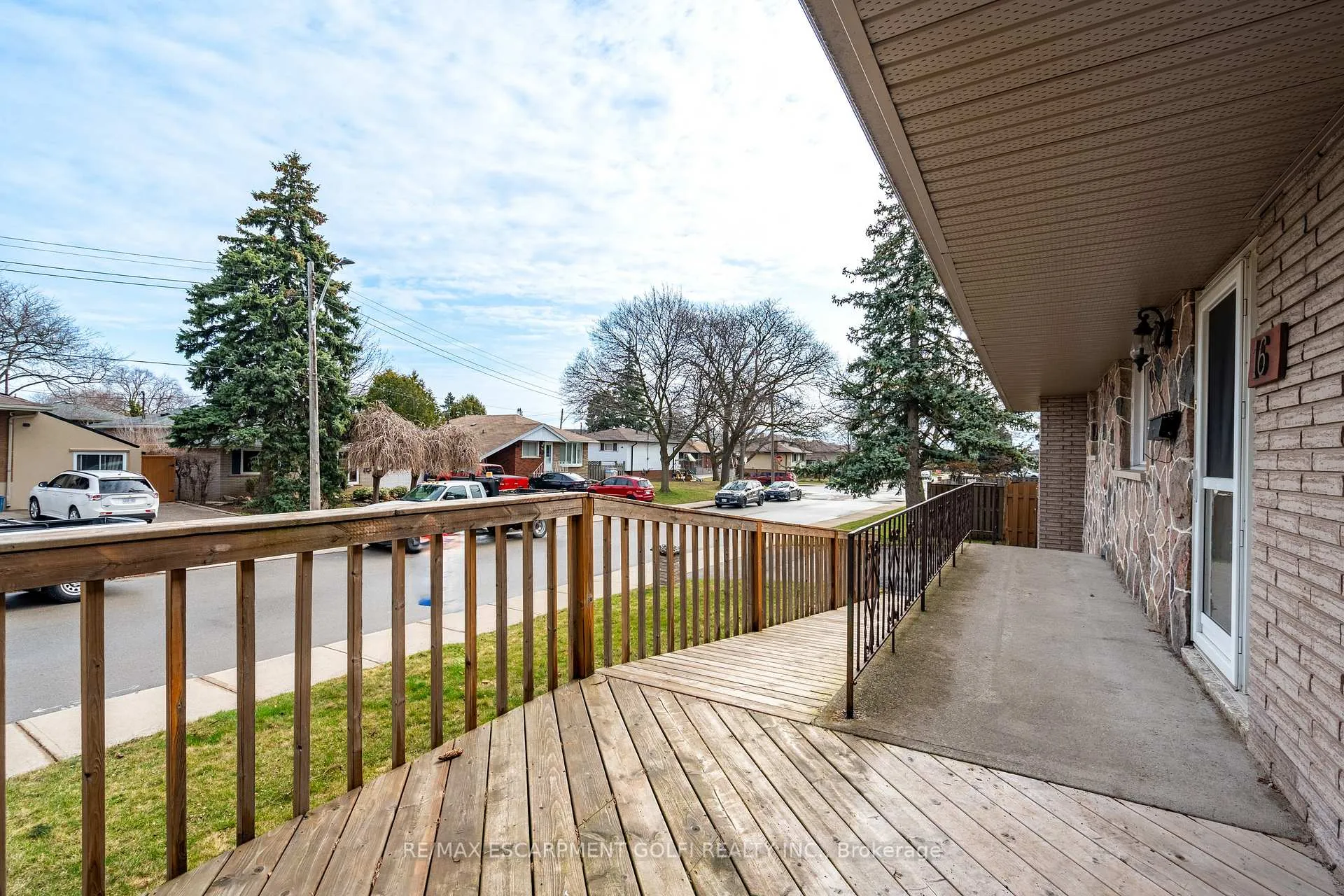 Photo 5 of 16 Gatineau Drive, Hamilton, Lisgar — HOMEH