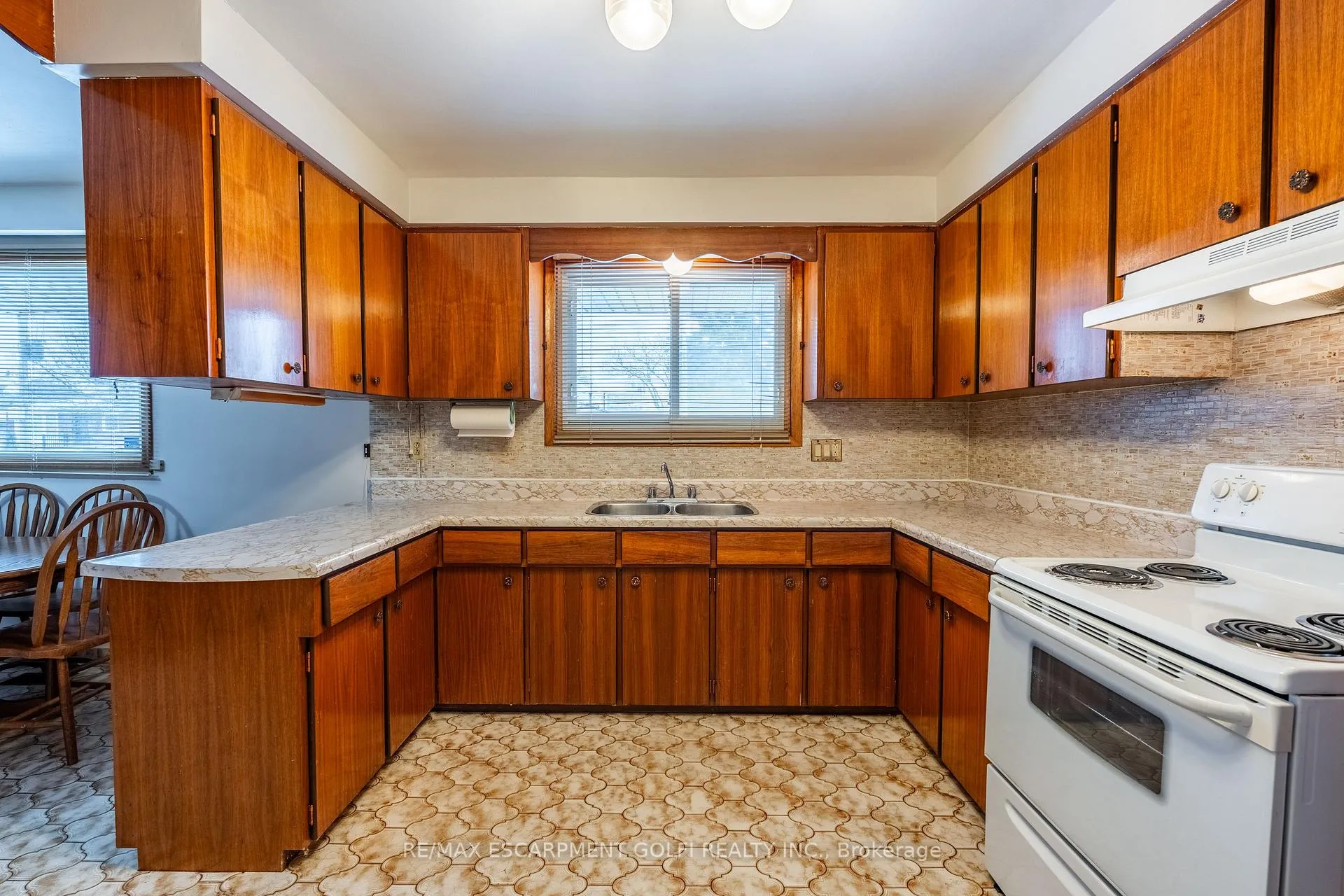 Photo 13 of 16 Gatineau Drive, Hamilton, Lisgar — HOMEH