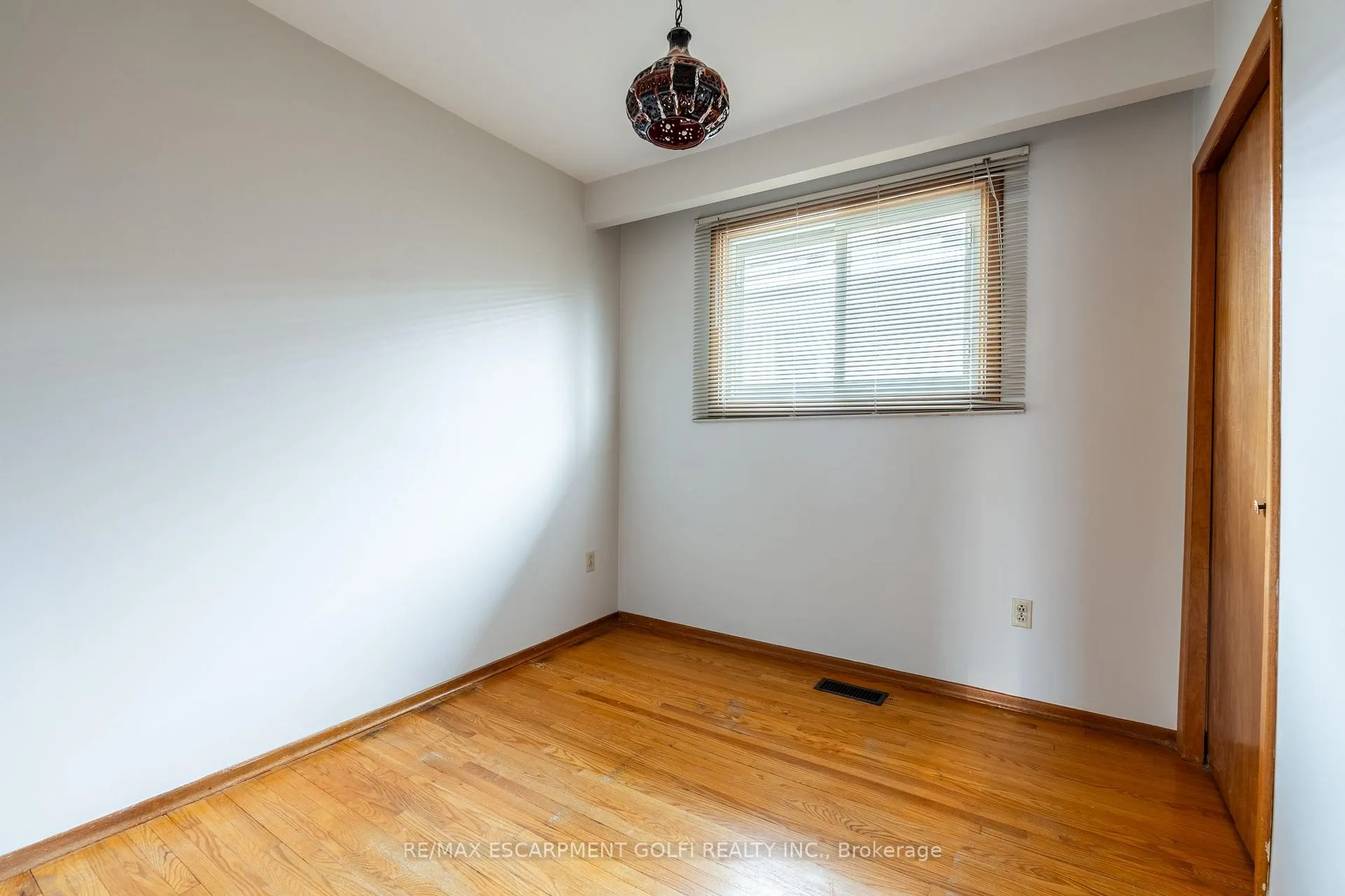 Photo 19 of 16 Gatineau Drive, Hamilton, Lisgar — HOMEH