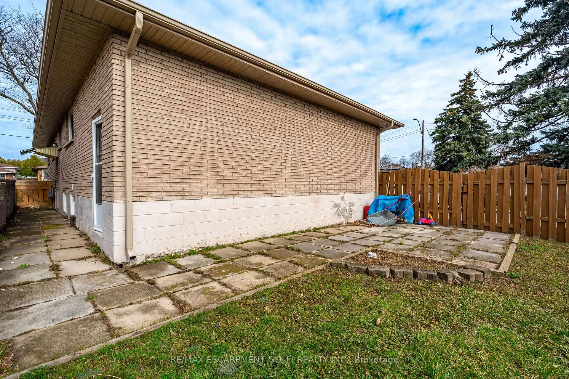 Photo 34 of 16 Gatineau Drive, Hamilton, Lisgar — HOMEH