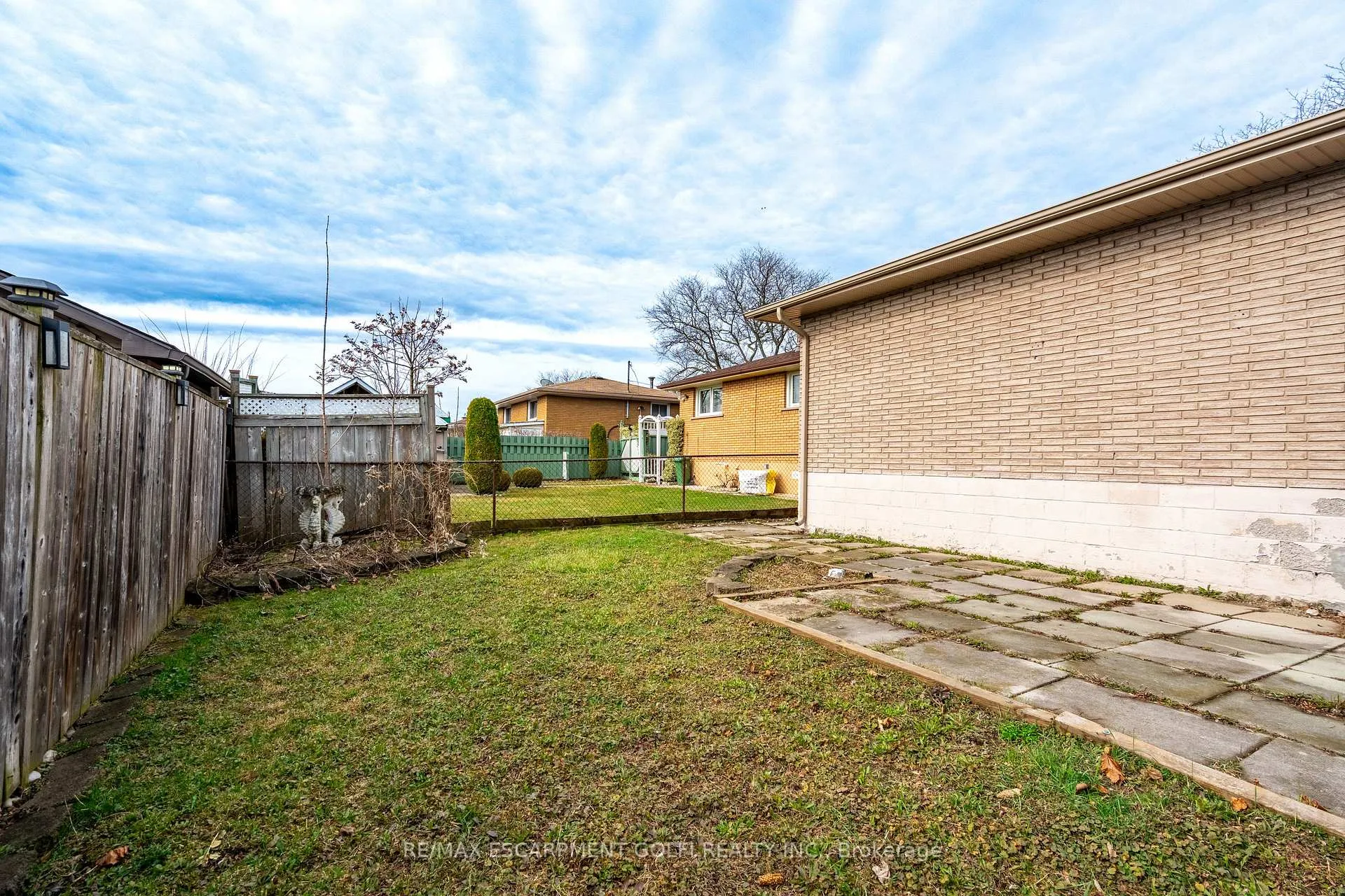 Photo 35 of 16 Gatineau Drive, Hamilton, Lisgar — HOMEH