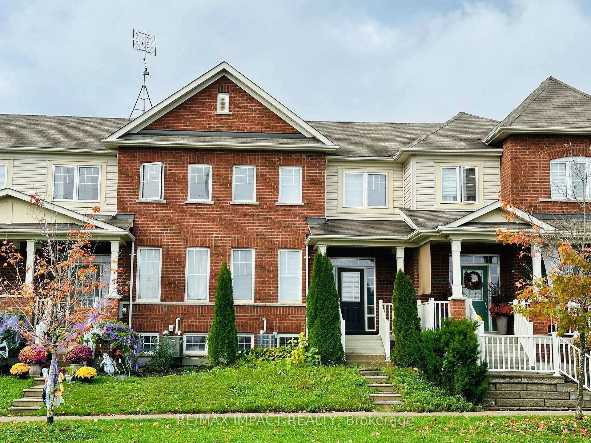 Photo 1 of 2126 Green Road, Clarington, Bowmanville — HOMEH