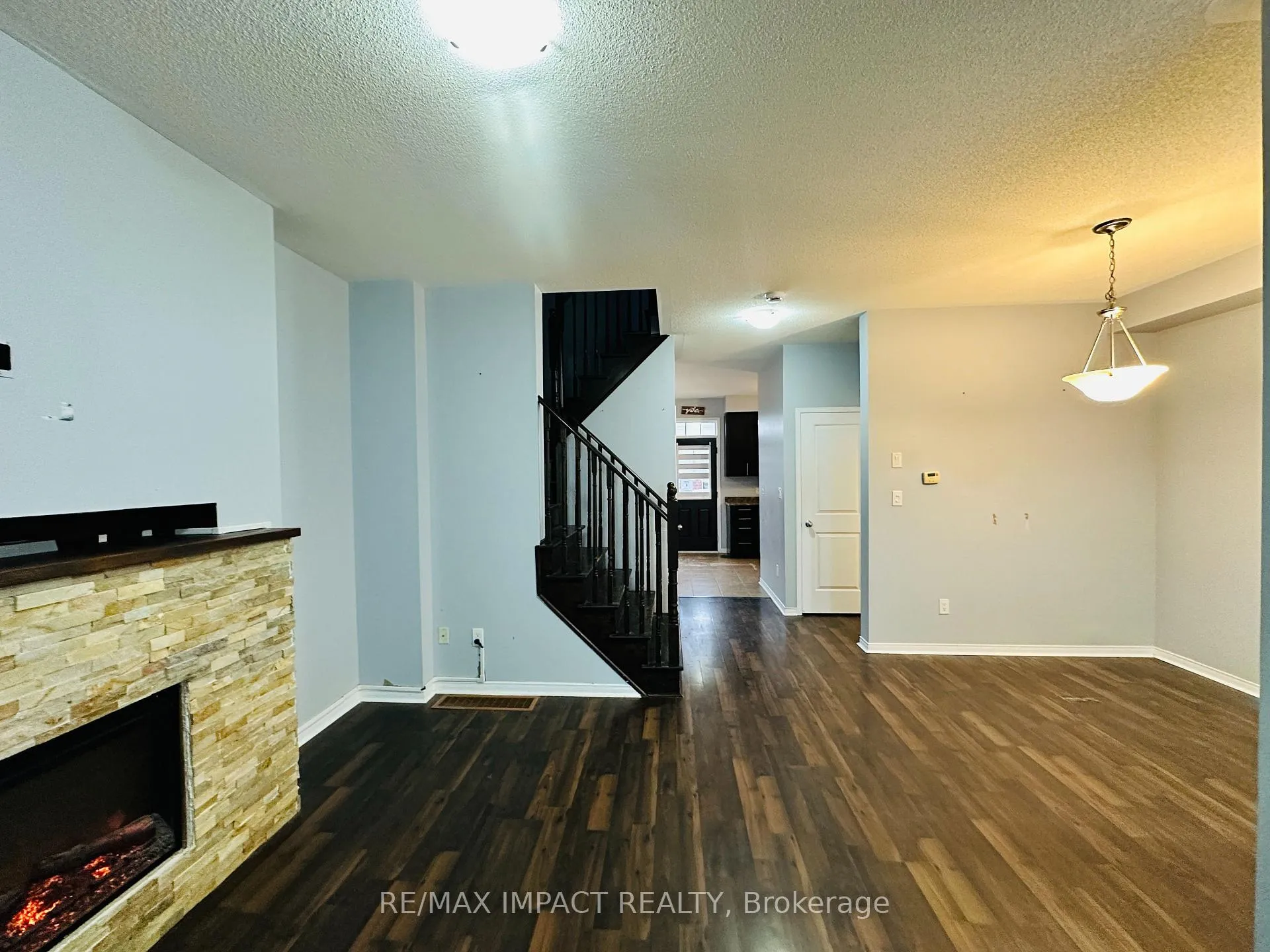 Photo 6 of 2126 Green Road, Clarington, Bowmanville — HOMEH
