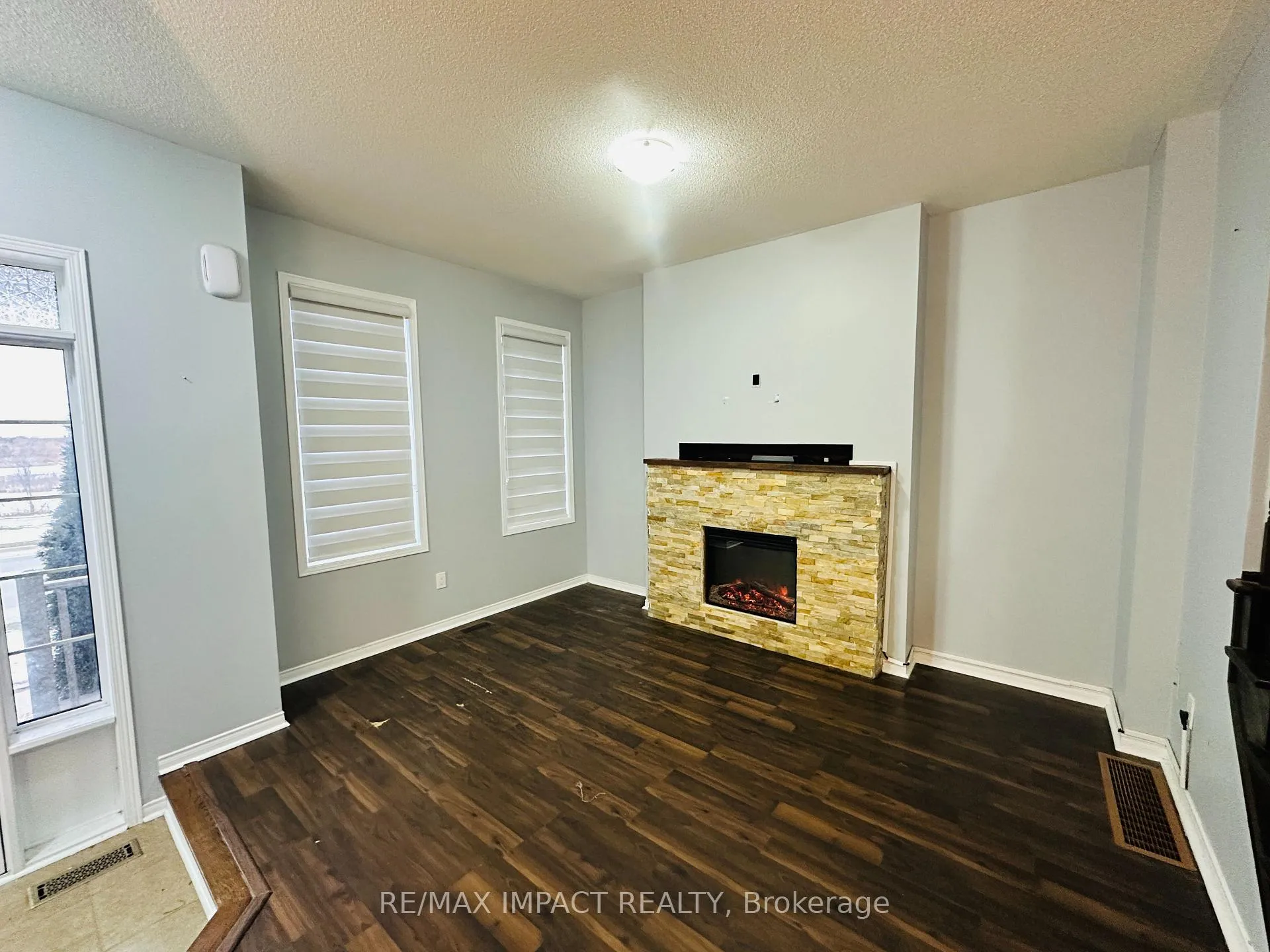 Photo 7 of 2126 Green Road, Clarington, Bowmanville — HOMEH