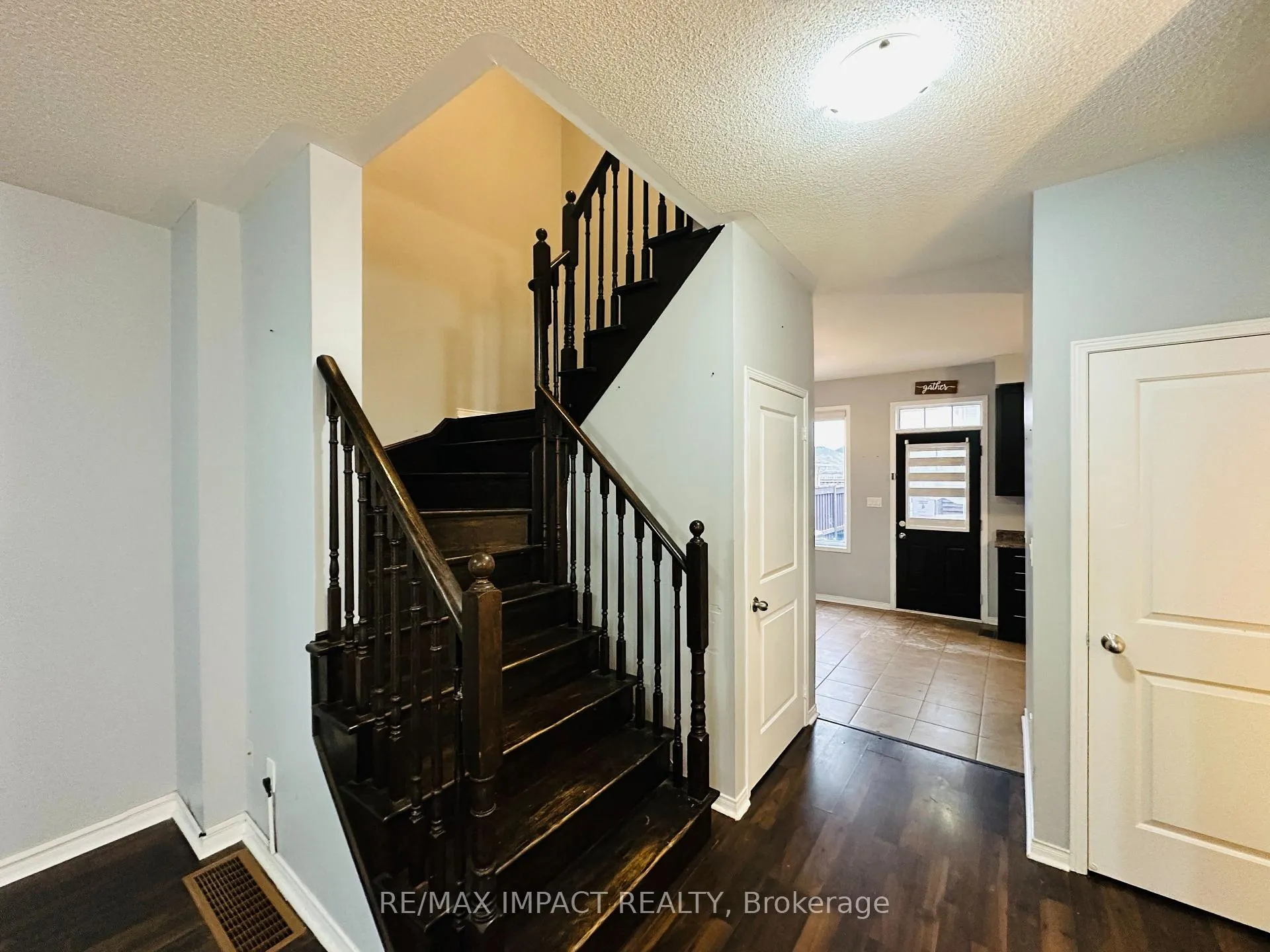 Photo 12 of 2126 Green Road, Clarington, Bowmanville — HOMEH