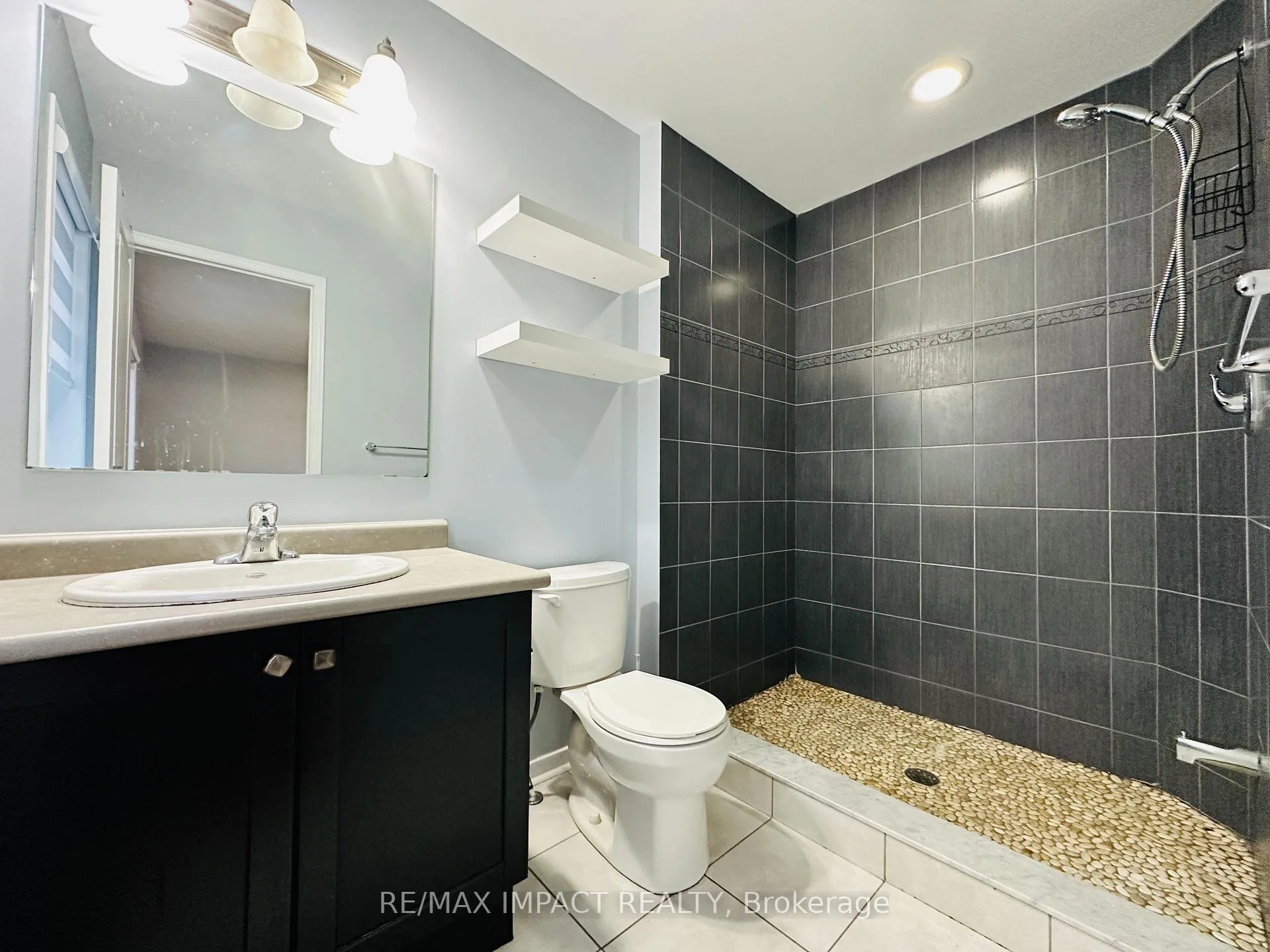 Photo 15 of 2126 Green Road, Clarington, Bowmanville — HOMEH