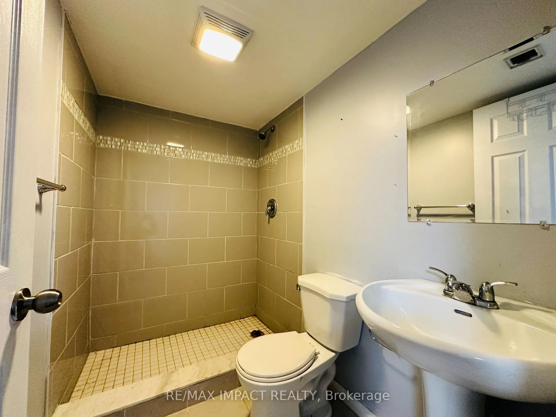 Photo 27 of 2126 Green Road, Clarington, Bowmanville — HOMEH