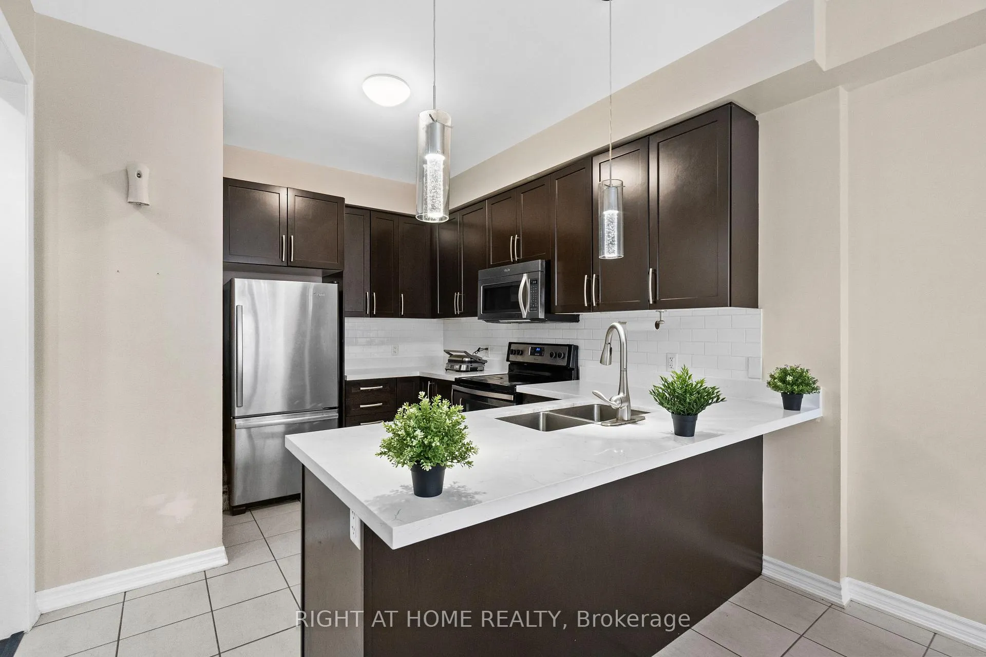 Photo 7 of 9 Magdalene Crescent, Brampton, Heart Lake East — HOMEH