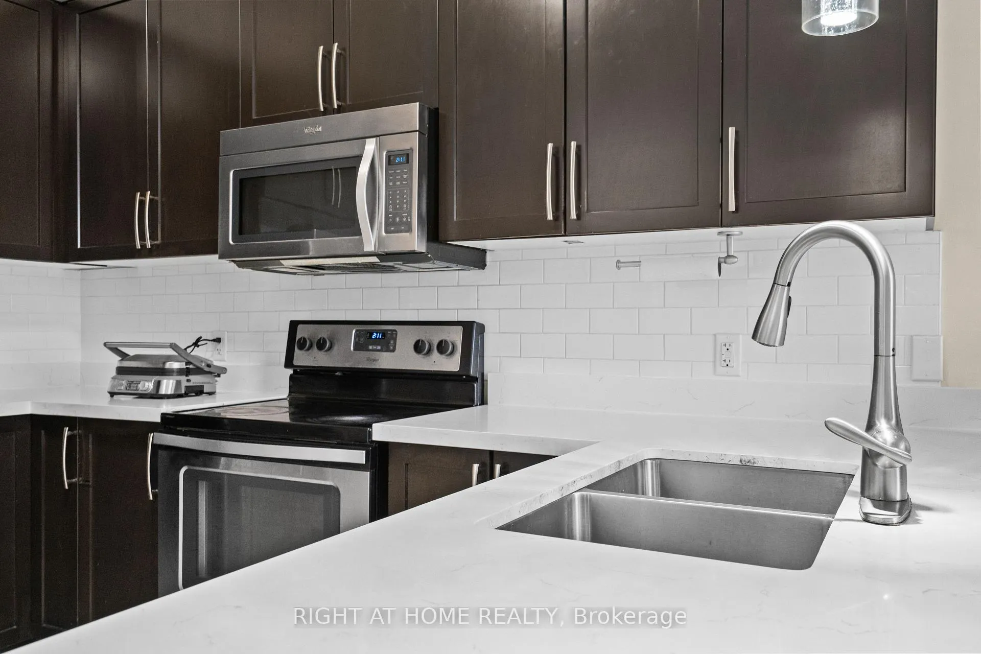 Photo 8 of 9 Magdalene Crescent, Brampton, Heart Lake East — HOMEH