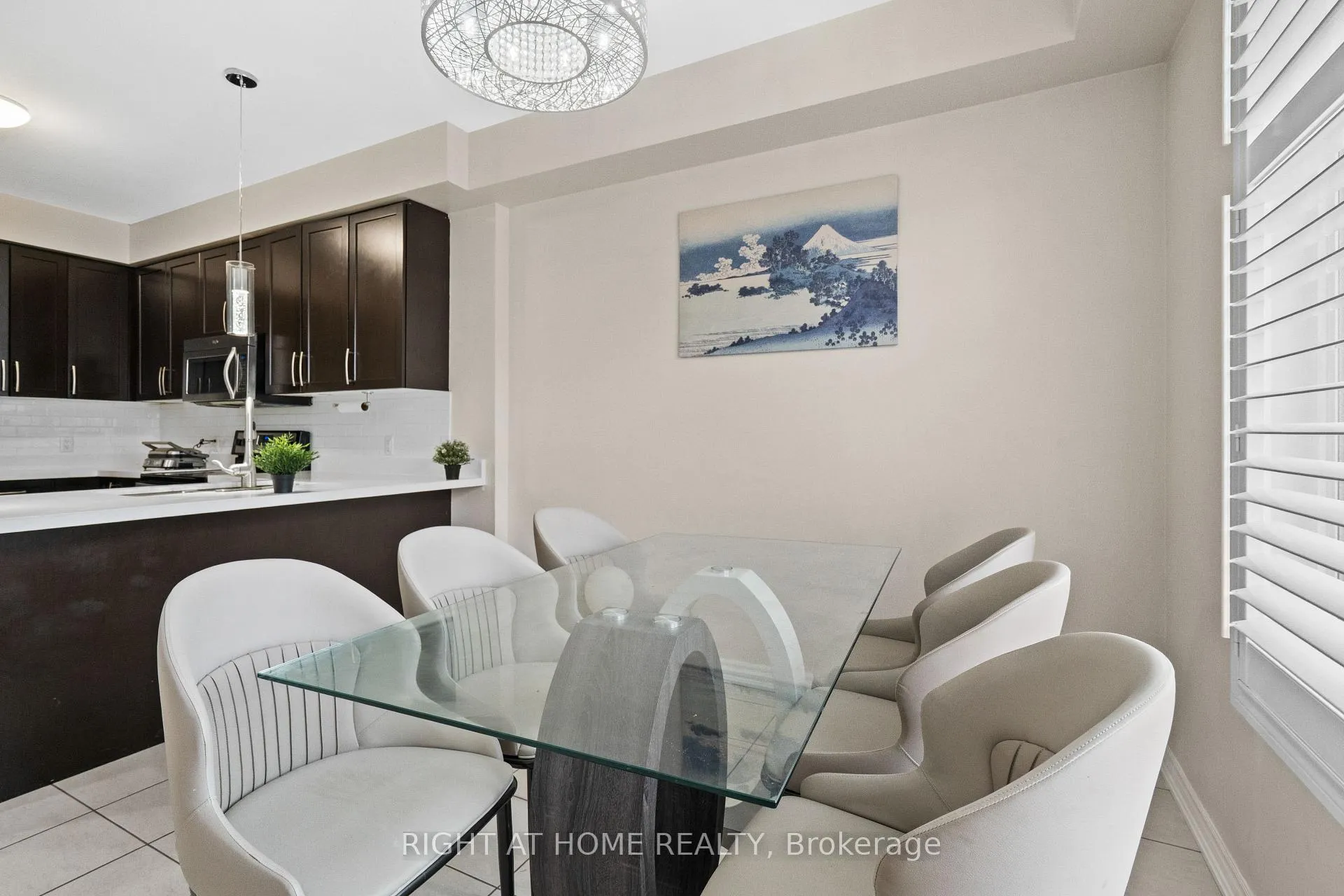 Photo 10 of 9 Magdalene Crescent, Brampton, Heart Lake East — HOMEH