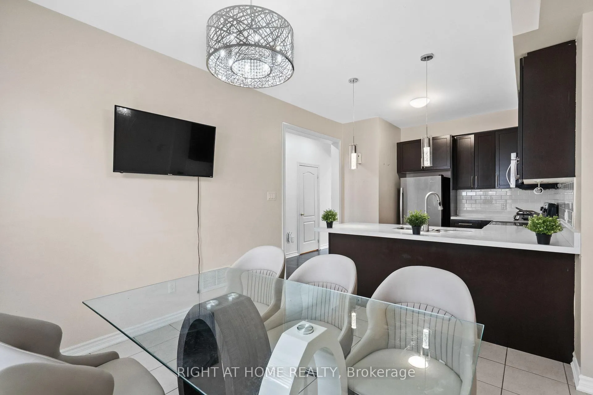 Photo 11 of 9 Magdalene Crescent, Brampton, Heart Lake East — HOMEH