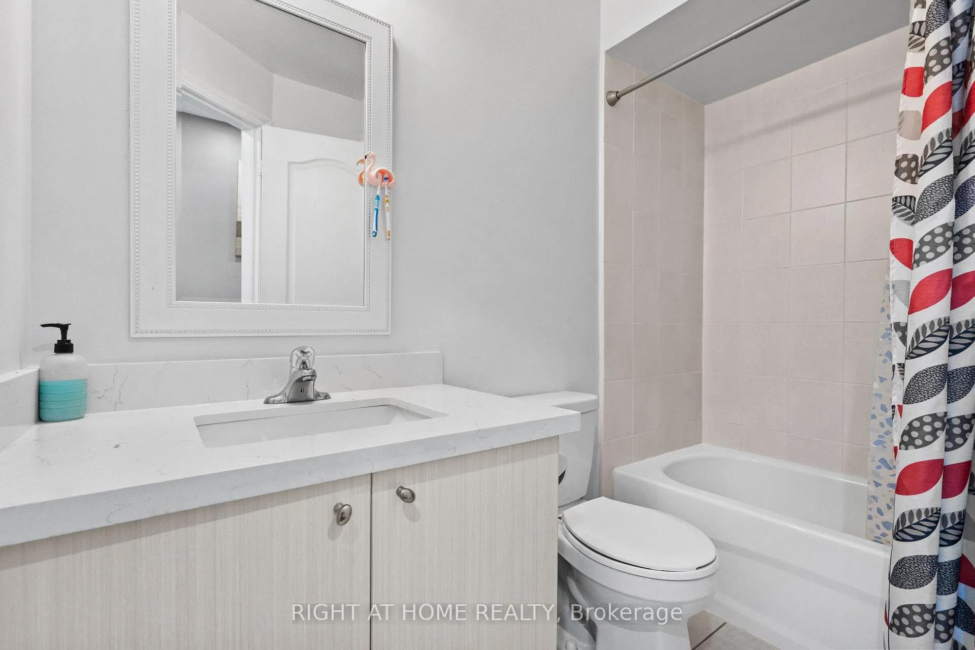 Photo 18 of 9 Magdalene Crescent, Brampton, Heart Lake East — HOMEH