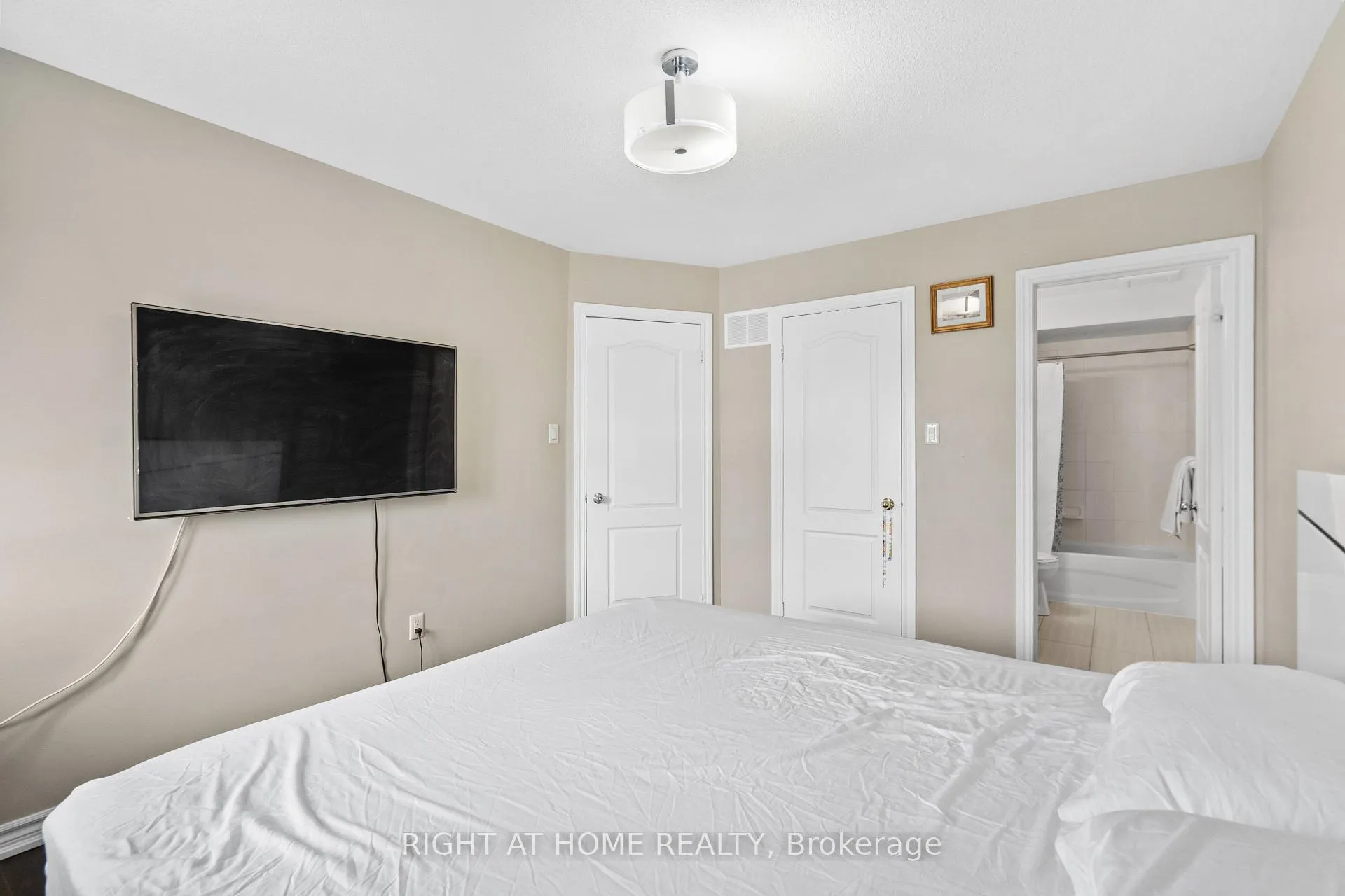 Photo 23 of 9 Magdalene Crescent, Brampton, Heart Lake East — HOMEH