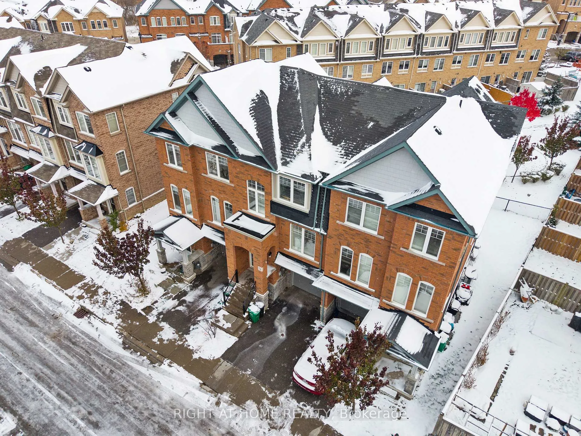 Photo 45 of 9 Magdalene Crescent, Brampton, Heart Lake East — HOMEH