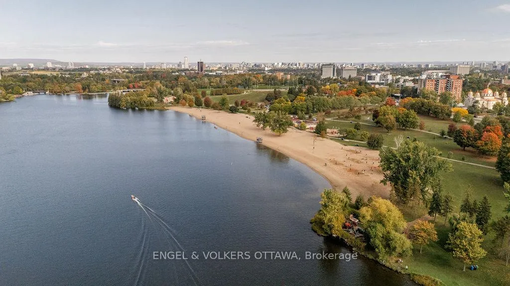 Photo 3 of 12 Bayside Private, Ottawa, Mooneys Bay/Riverside Park — HOMEH