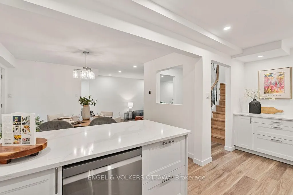 Photo 17 of 12 Bayside Private, Ottawa, Mooneys Bay/Riverside Park — HOMEH