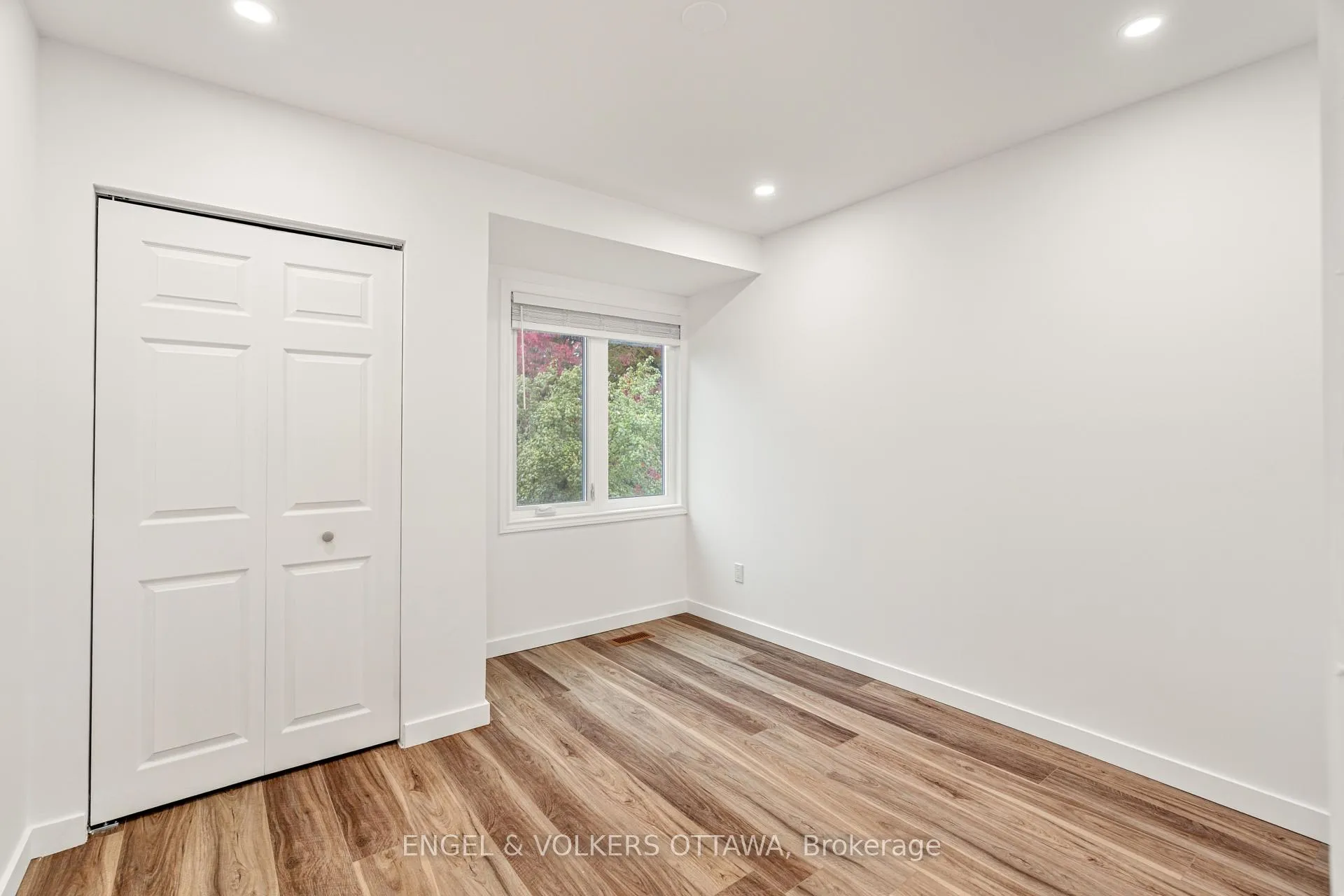 Photo 24 of 12 Bayside Private, Ottawa, Mooneys Bay/Riverside Park — HOMEH