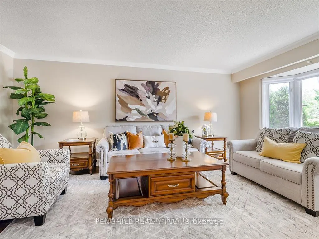 Photo 2 of 10 Spanhouse Crescent, Markham, Unionville — HOMEH