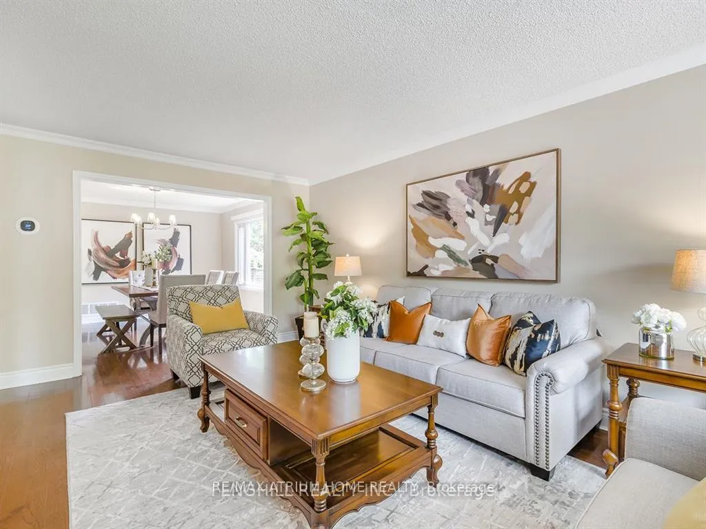 Photo 5 of 10 Spanhouse Crescent, Markham, Unionville — HOMEH