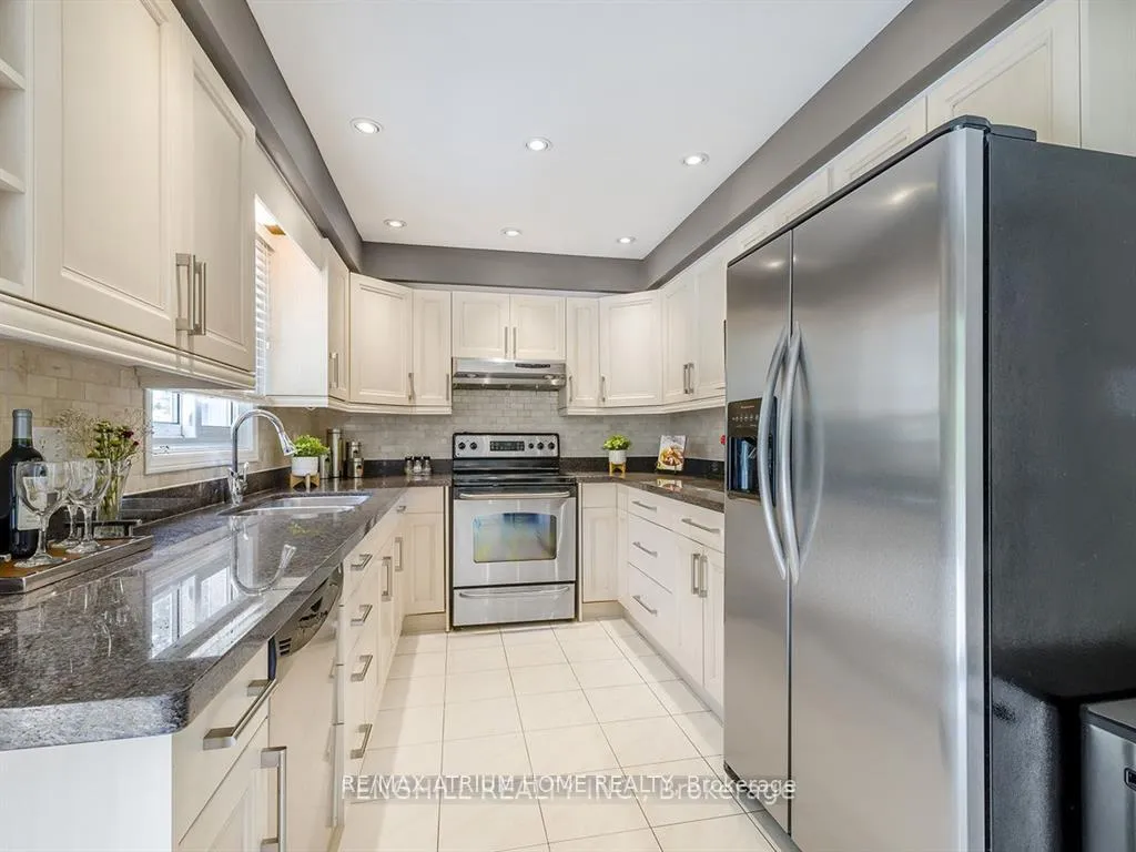 Photo 7 of 10 Spanhouse Crescent, Markham, Unionville — HOMEH