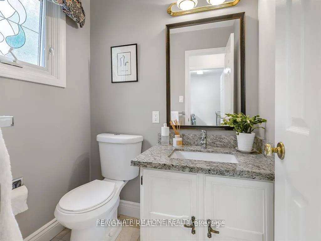 Photo 13 of 10 Spanhouse Crescent, Markham, Unionville — HOMEH