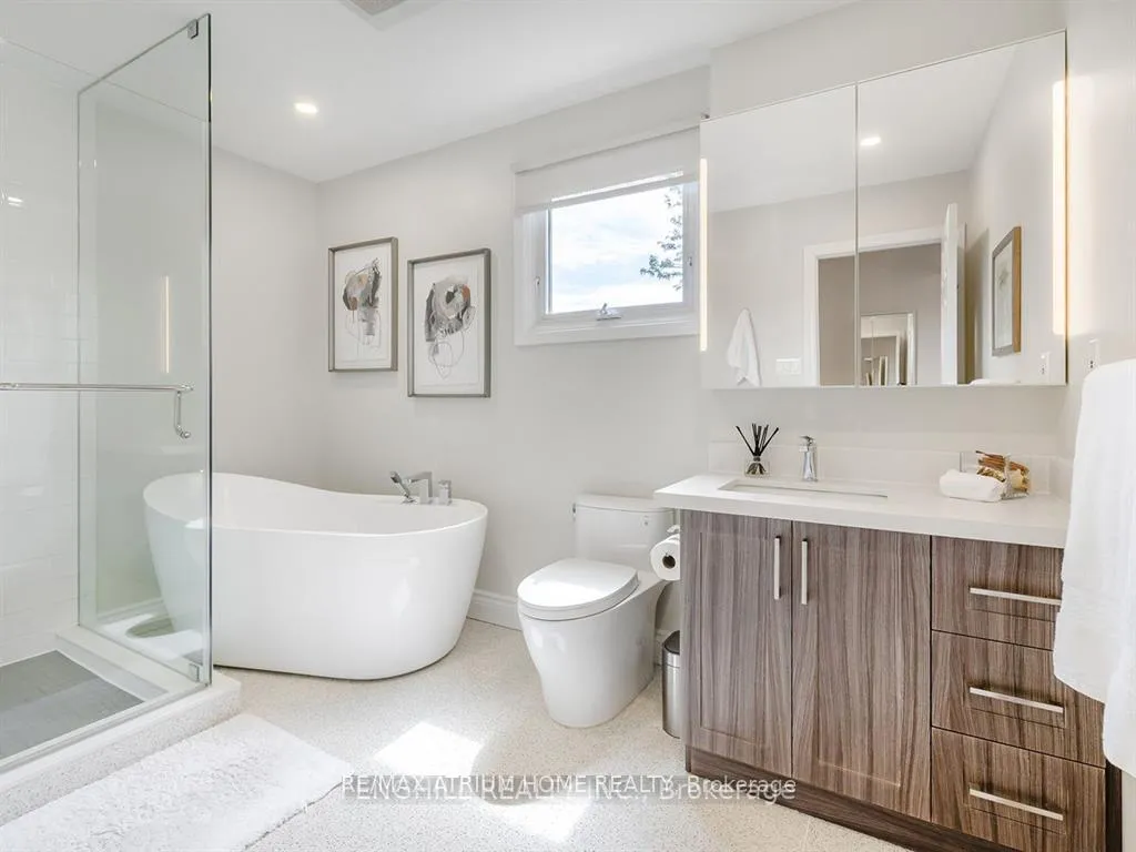 Photo 14 of 10 Spanhouse Crescent, Markham, Unionville — HOMEH