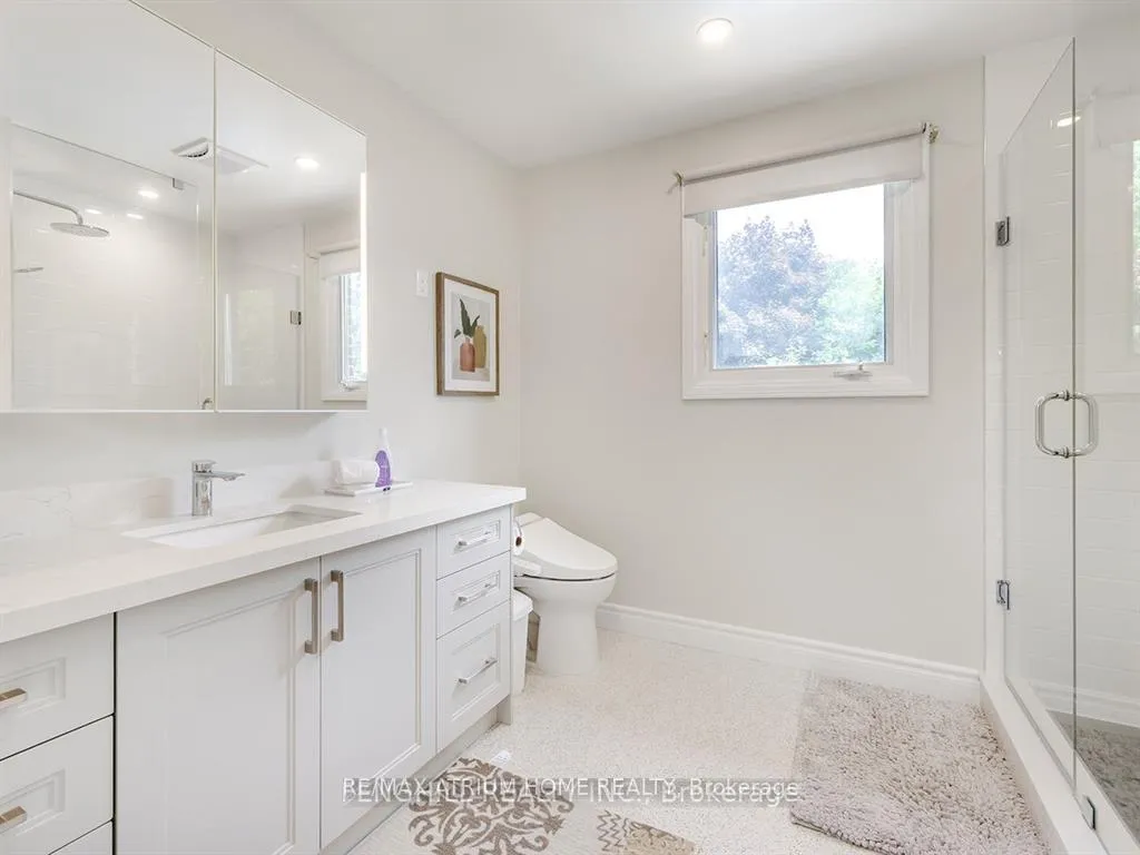 Photo 15 of 10 Spanhouse Crescent, Markham, Unionville — HOMEH