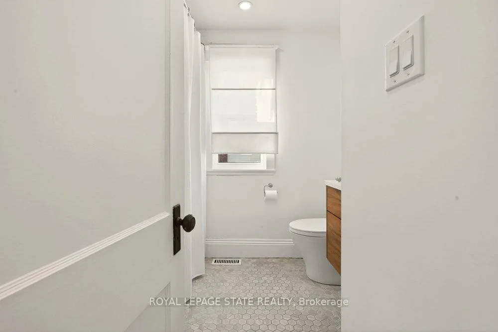 Photo 27 of 46 Connaught Avenue S, Hamilton, Stipley — HOMEH