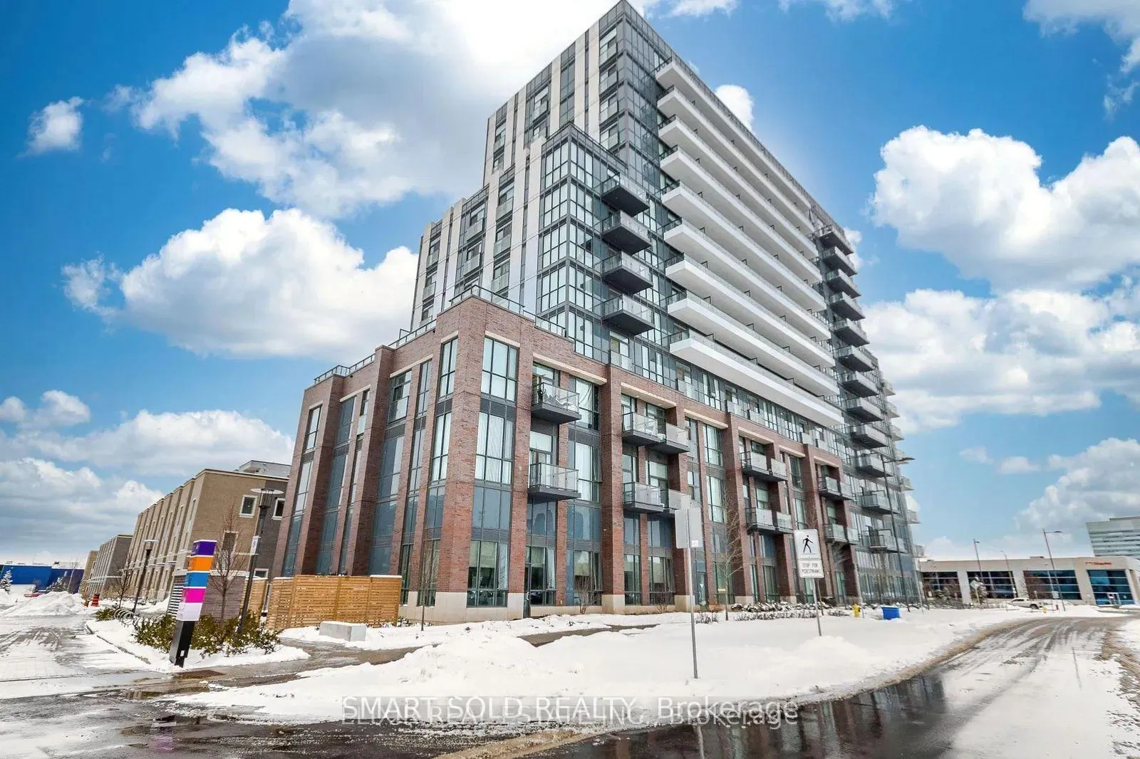 Photo 1 of Unit 1519, 60 Honeycrisp Crescent, Vaughan, Vaughan Corporate Centre — HOMEH