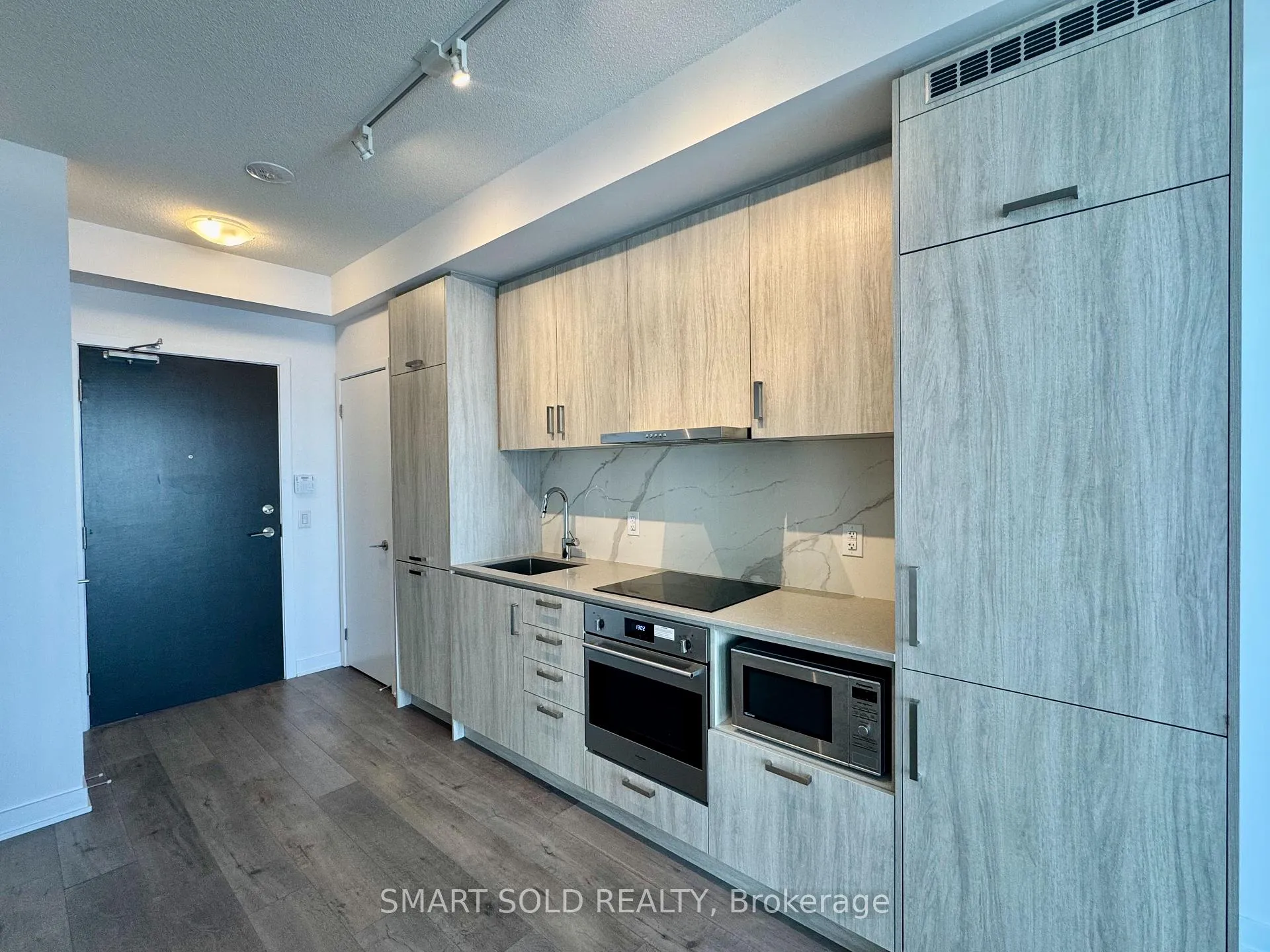 Photo 4 of Unit 1519, 60 Honeycrisp Crescent, Vaughan, Vaughan Corporate Centre — HOMEH