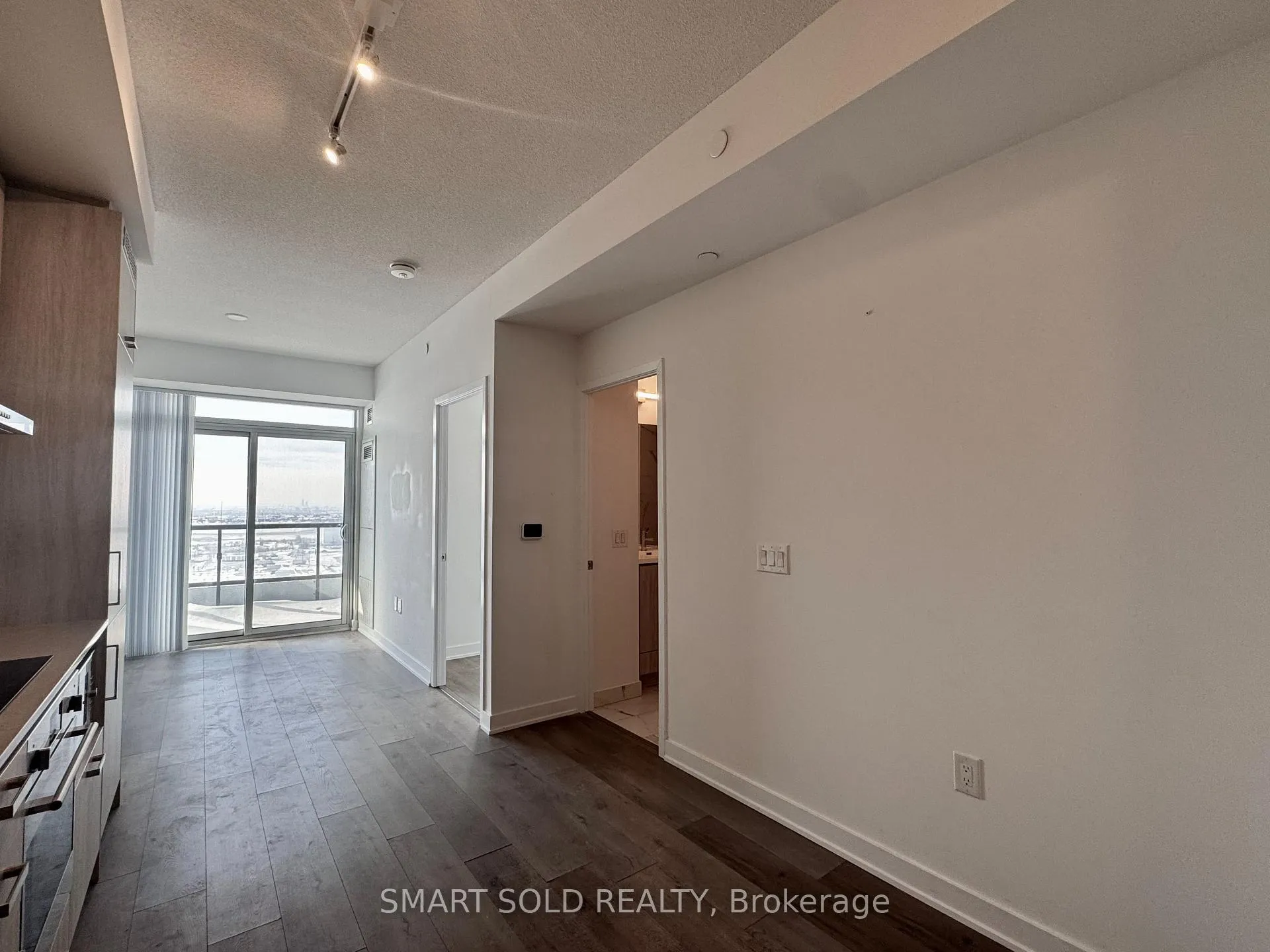 Photo 5 of Unit 1519, 60 Honeycrisp Crescent, Vaughan, Vaughan Corporate Centre — HOMEH