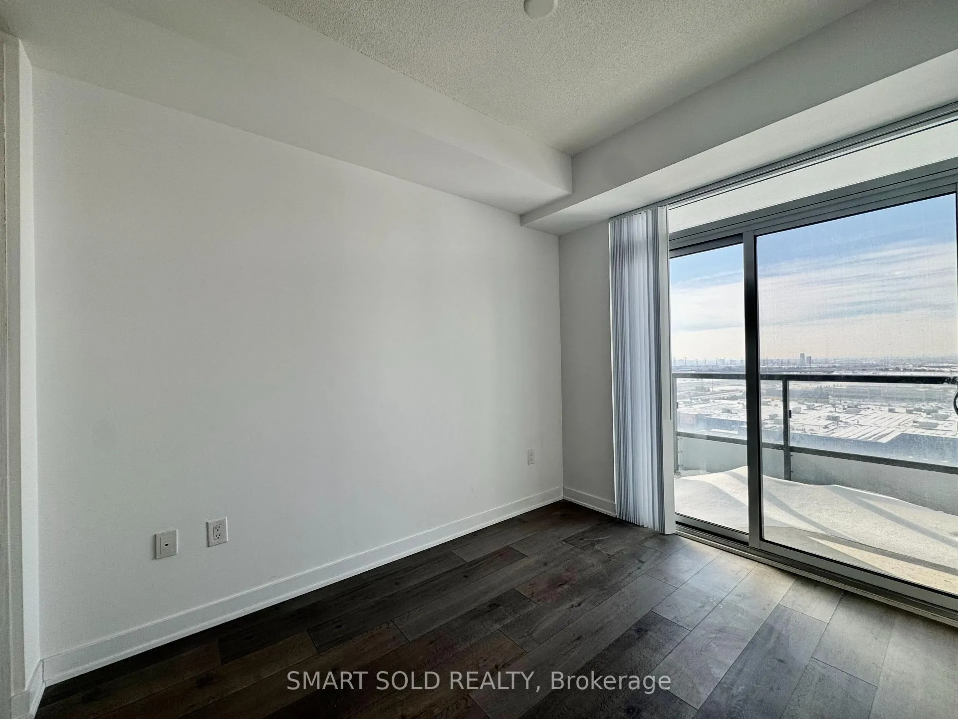 Photo 6 of Unit 1519, 60 Honeycrisp Crescent, Vaughan, Vaughan Corporate Centre — HOMEH