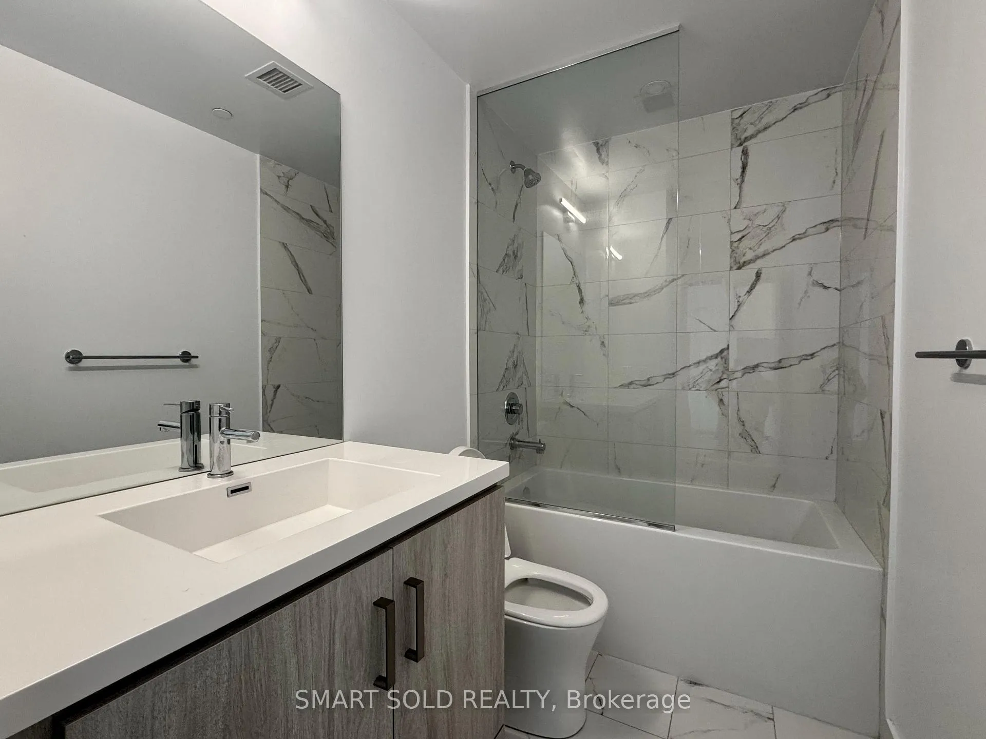 Photo 8 of Unit 1519, 60 Honeycrisp Crescent, Vaughan, Vaughan Corporate Centre — HOMEH