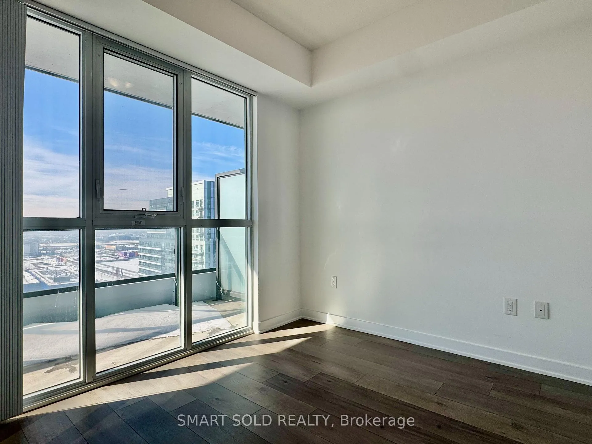 Photo 9 of Unit 1519, 60 Honeycrisp Crescent, Vaughan, Vaughan Corporate Centre — HOMEH