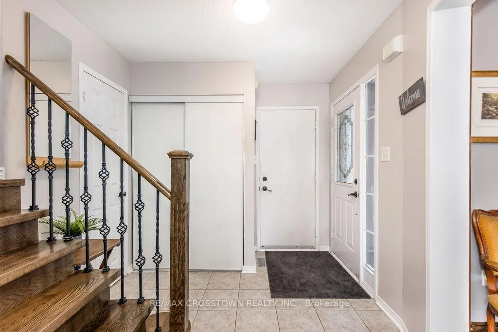 Photo 5 of 7 Hemlock Court, Barrie, Holly — HOMEH