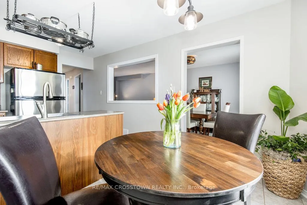 Photo 11 of 7 Hemlock Court, Barrie, Holly — HOMEH