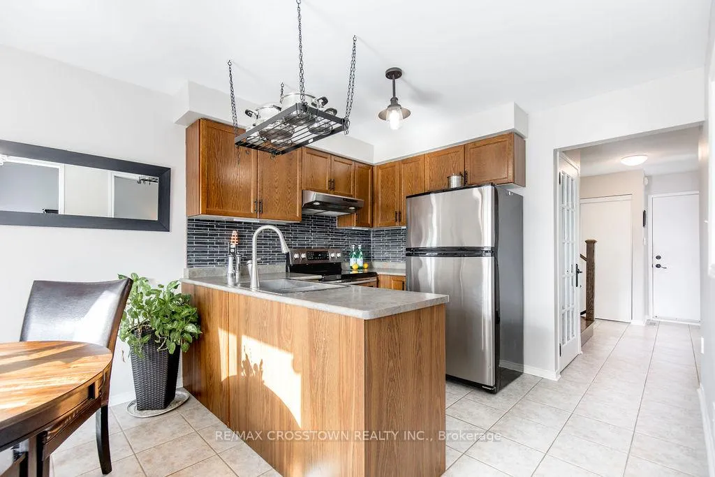 Photo 15 of 7 Hemlock Court, Barrie, Holly — HOMEH